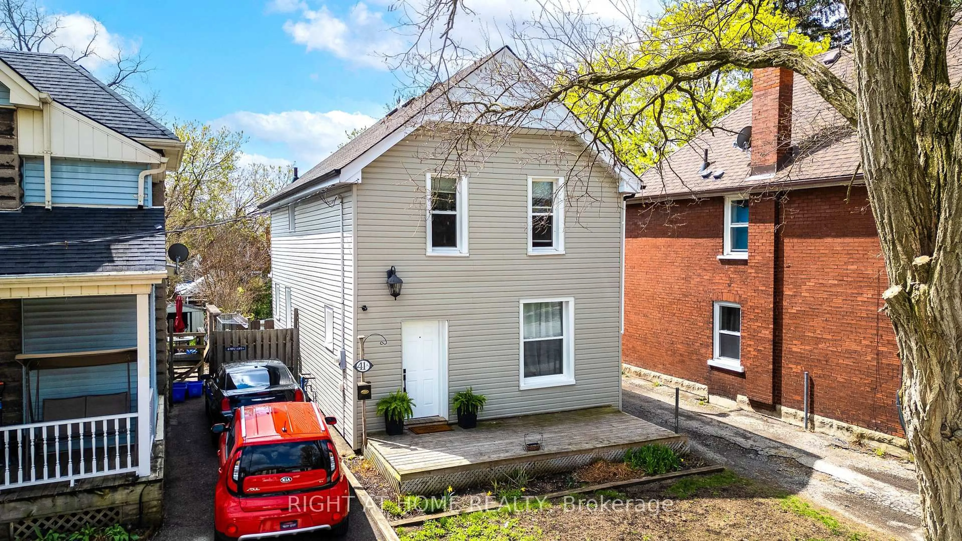A pic from outside/outdoor area/front of a property/back of a property/a pic from drone, street for 41 Brighton Ave, Brantford Ontario N3S 1V8