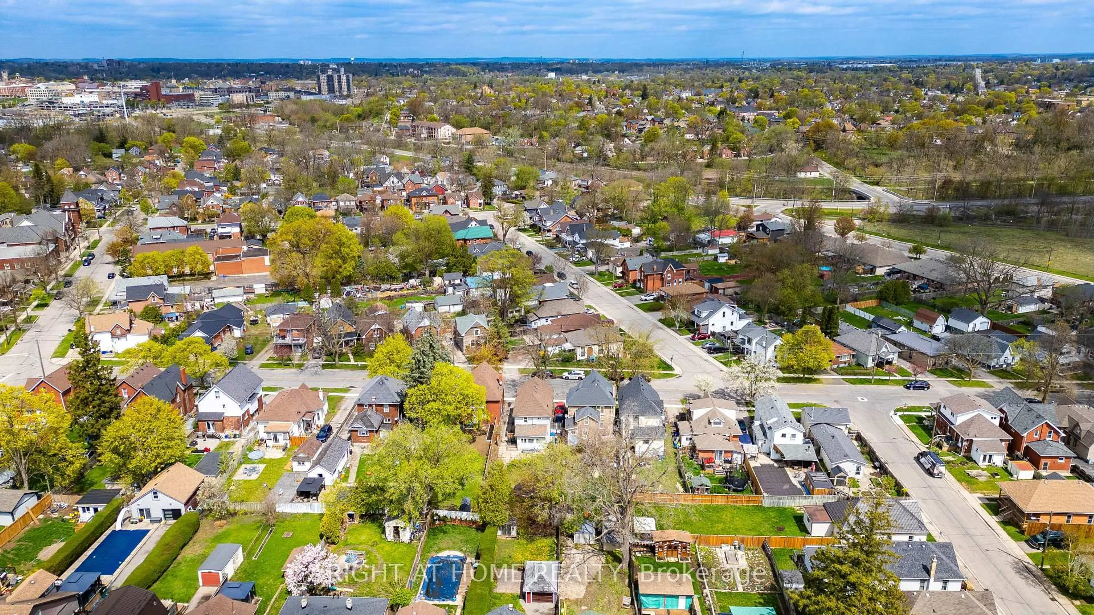 A pic from outside/outdoor area/front of a property/back of a property/a pic from drone, street for 41 Brighton Ave, Brantford Ontario N3S 1V8