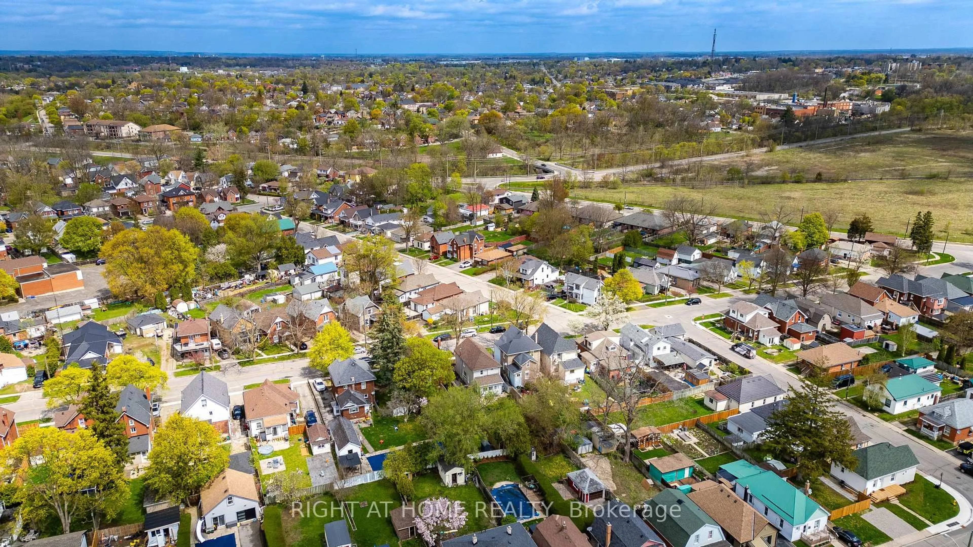 A pic from outside/outdoor area/front of a property/back of a property/a pic from drone, street for 41 Brighton Ave, Brantford Ontario N3S 1V8
