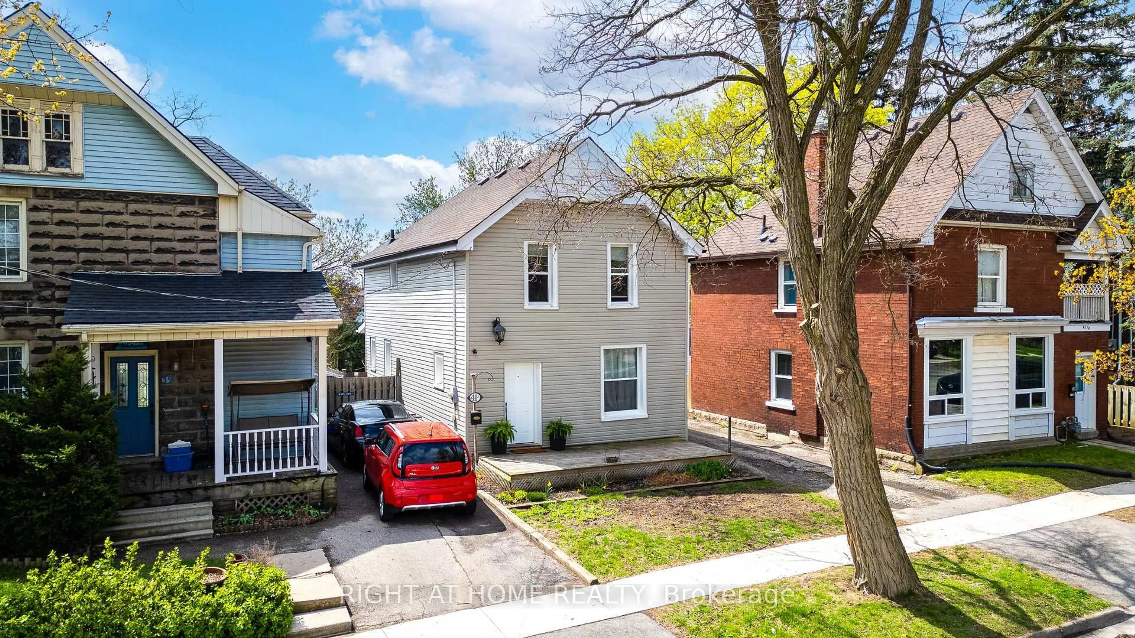 A pic from outside/outdoor area/front of a property/back of a property/a pic from drone, street for 41 Brighton Ave, Brantford Ontario N3S 1V8