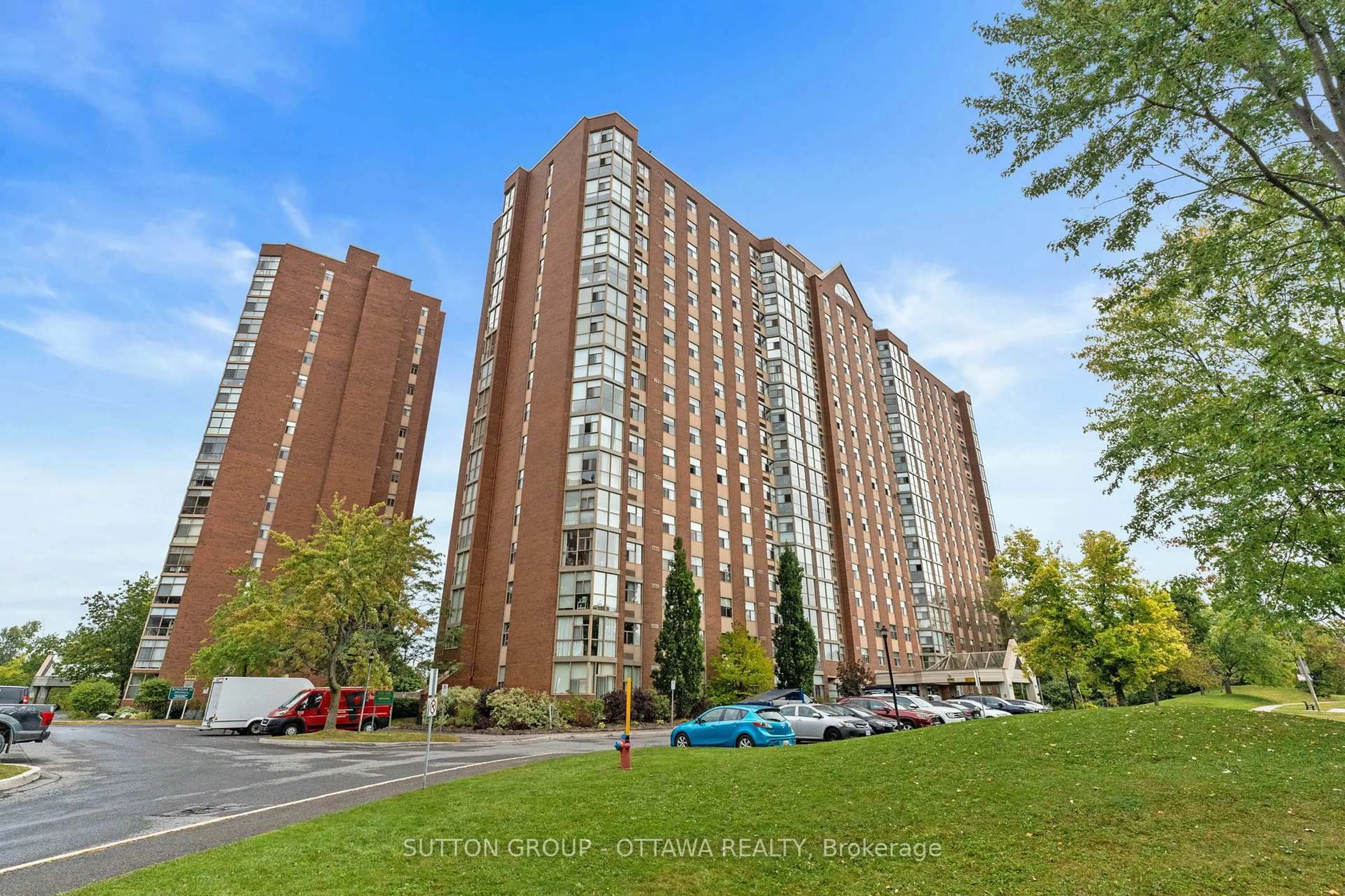 A pic from outside/outdoor area/front of a property/back of a property/a pic from drone, unknown for 2760 CAROUSEL Cres #1111, Ottawa Ontario K1T 2N4