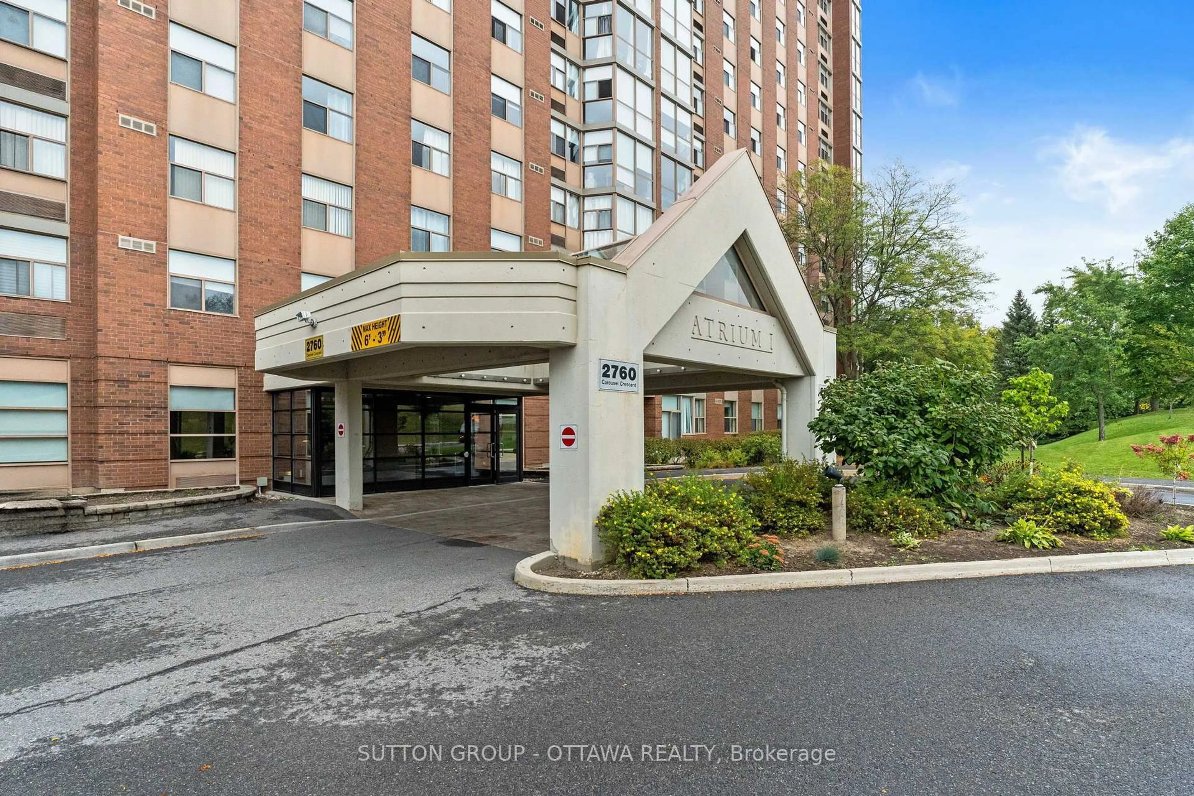 Indoor foyer for 2760 CAROUSEL Cres #1111, Ottawa Ontario K1T 2N4