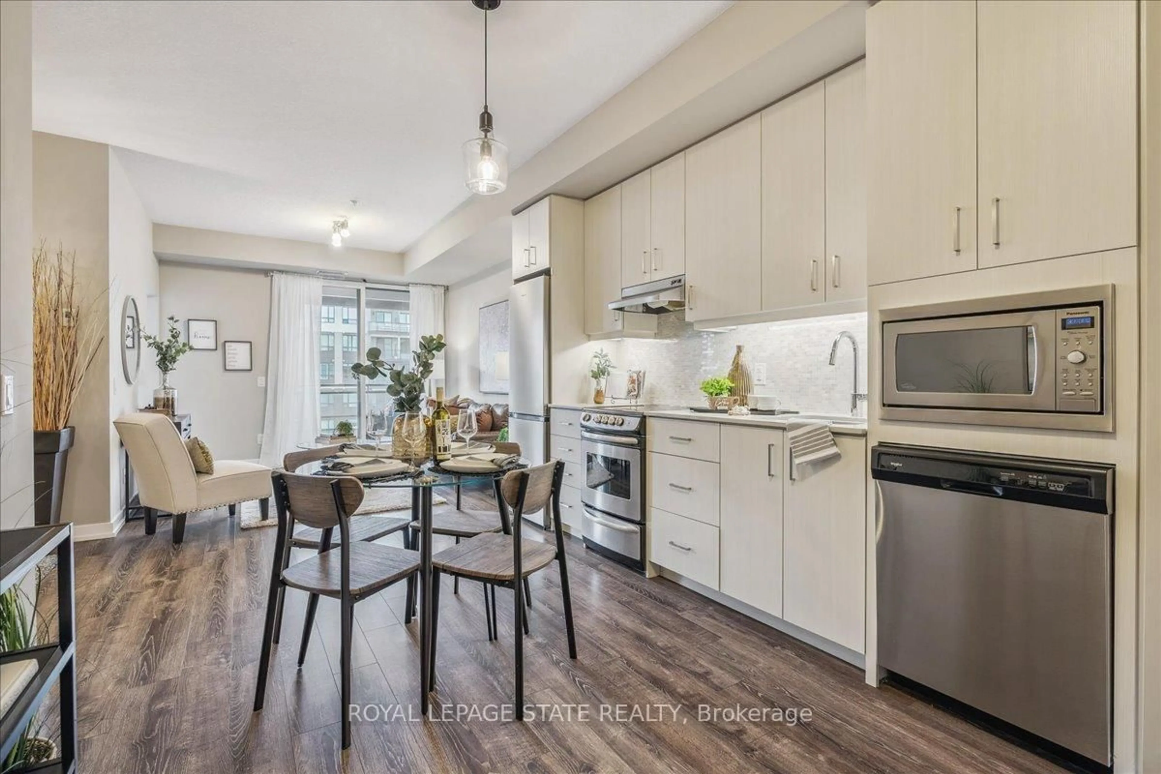 Open concept kitchen, unknown for 10 Esplanade Lane #418, Grimsby Ontario L3M 0H1