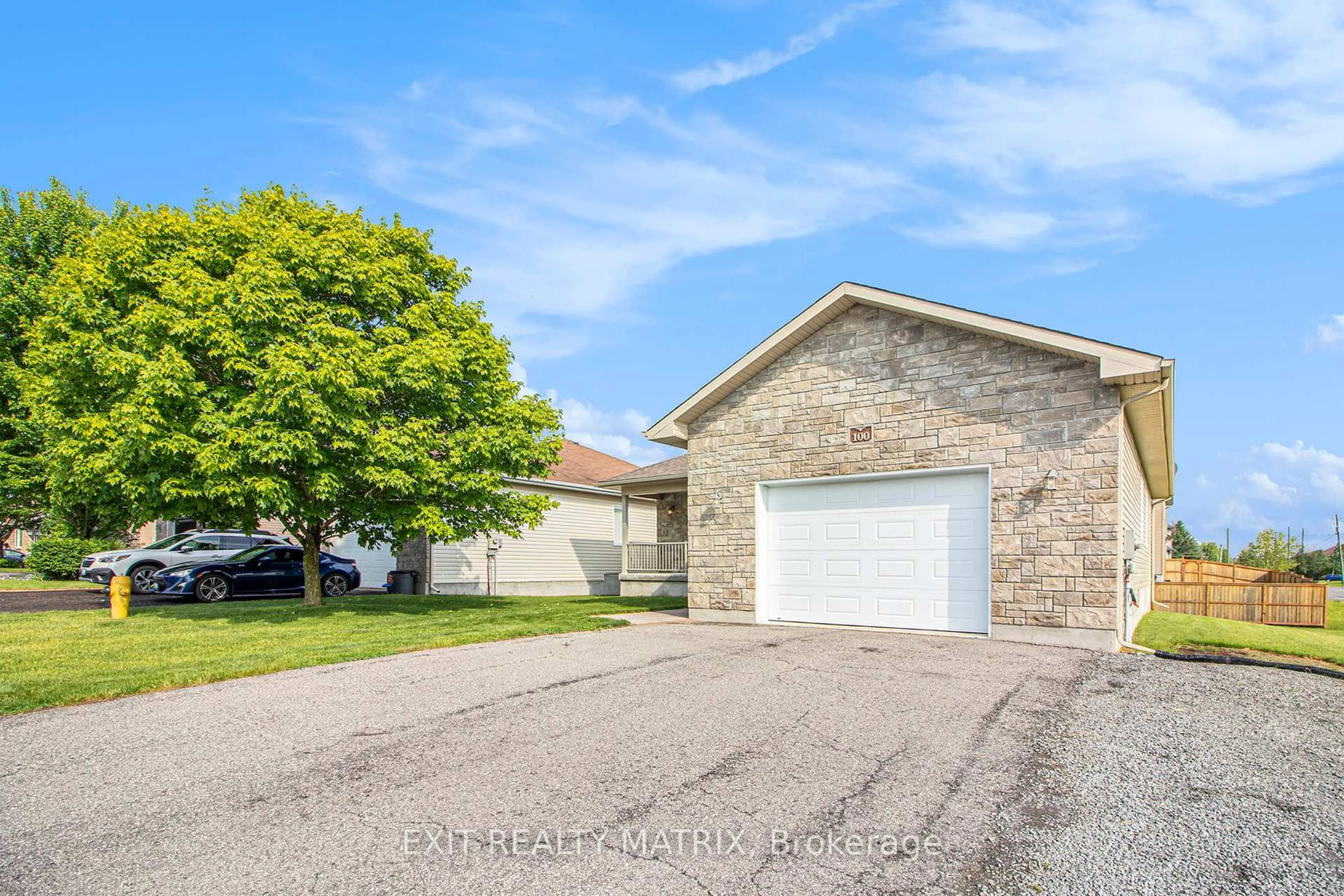 A pic from outside/outdoor area/front of a property/back of a property/a pic from drone, street for 100 Royal Crt, The Nation Ontario K0A 2M0