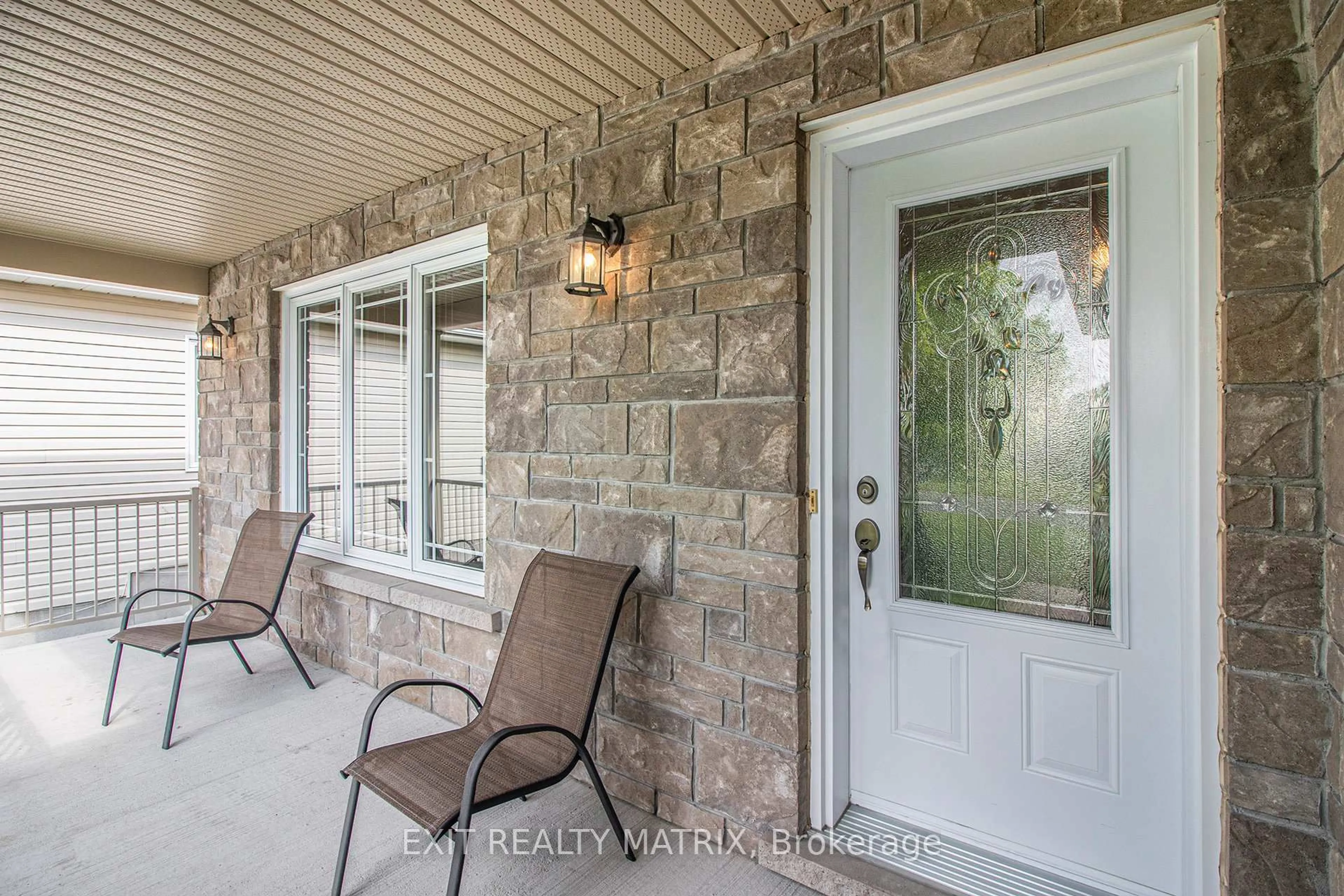 Indoor entryway for 100 Royal Crt, The Nation Ontario K0A 2M0