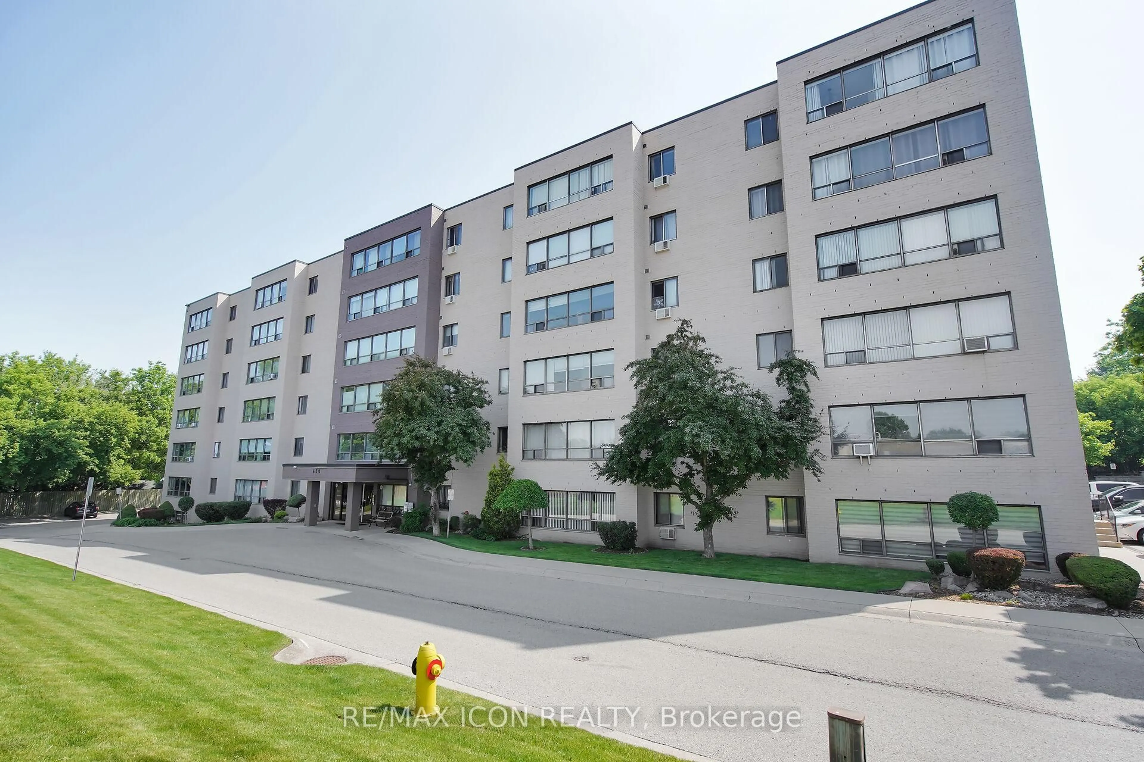 A pic from outside/outdoor area/front of a property/back of a property/a pic from drone, street for 650 Cheapside St #408, London East Ontario N5Y 5J8