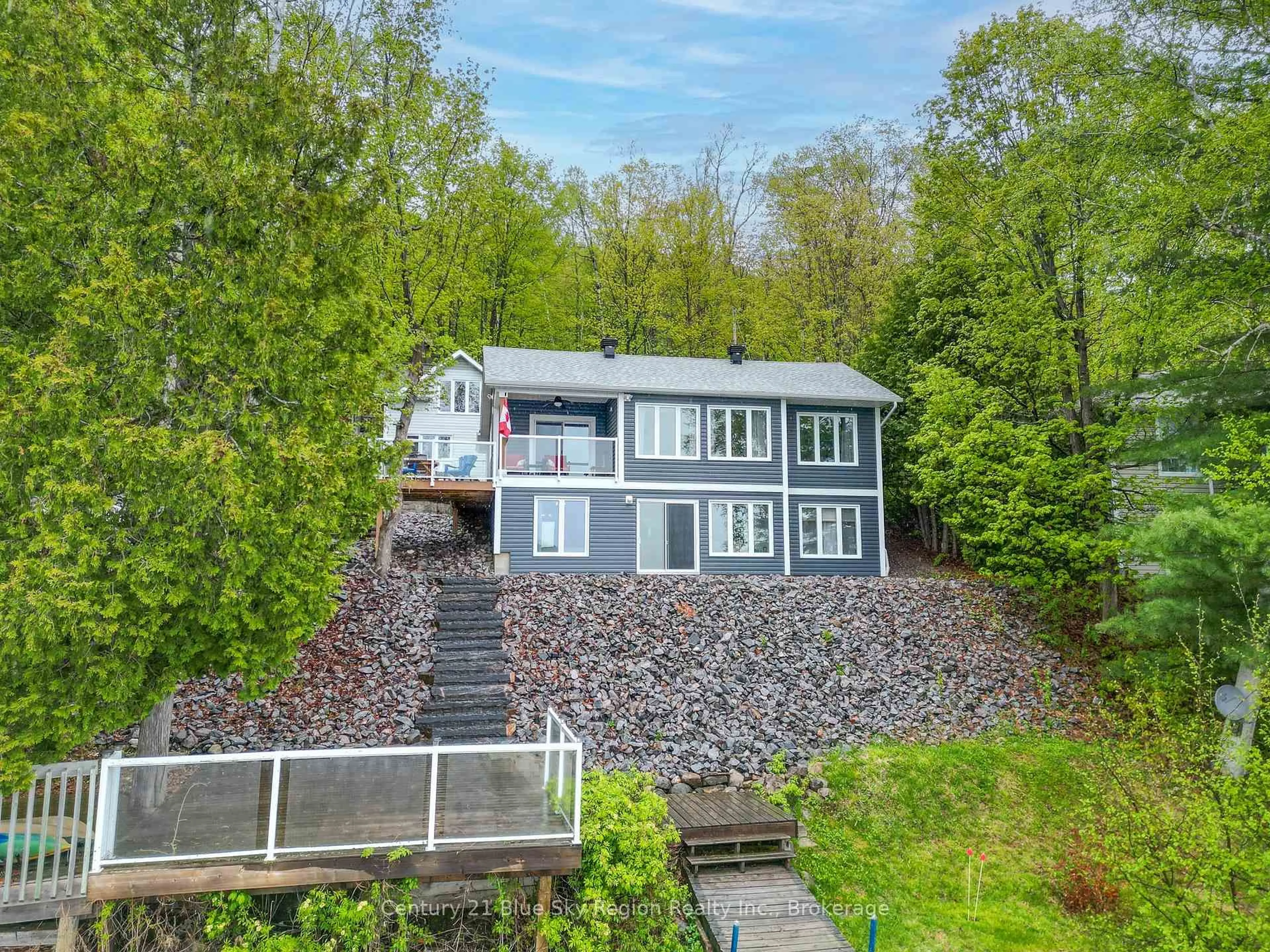 A pic from outside/outdoor area/front of a property/back of a property/a pic from drone, water/lake/river/ocean view for 285 Northshore Rd, North Bay Ontario P1B 8G4