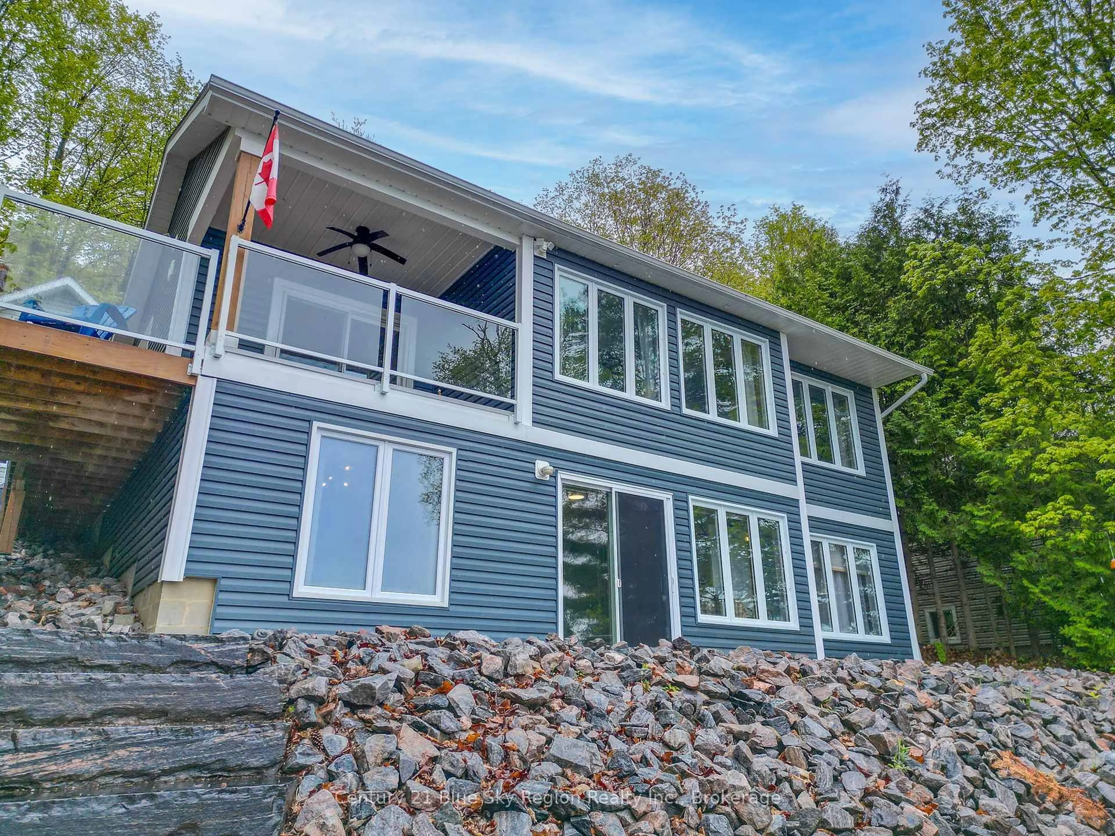 Home with vinyl exterior material, water/lake/river/ocean view for 285 Northshore Rd, North Bay Ontario P1B 8G4