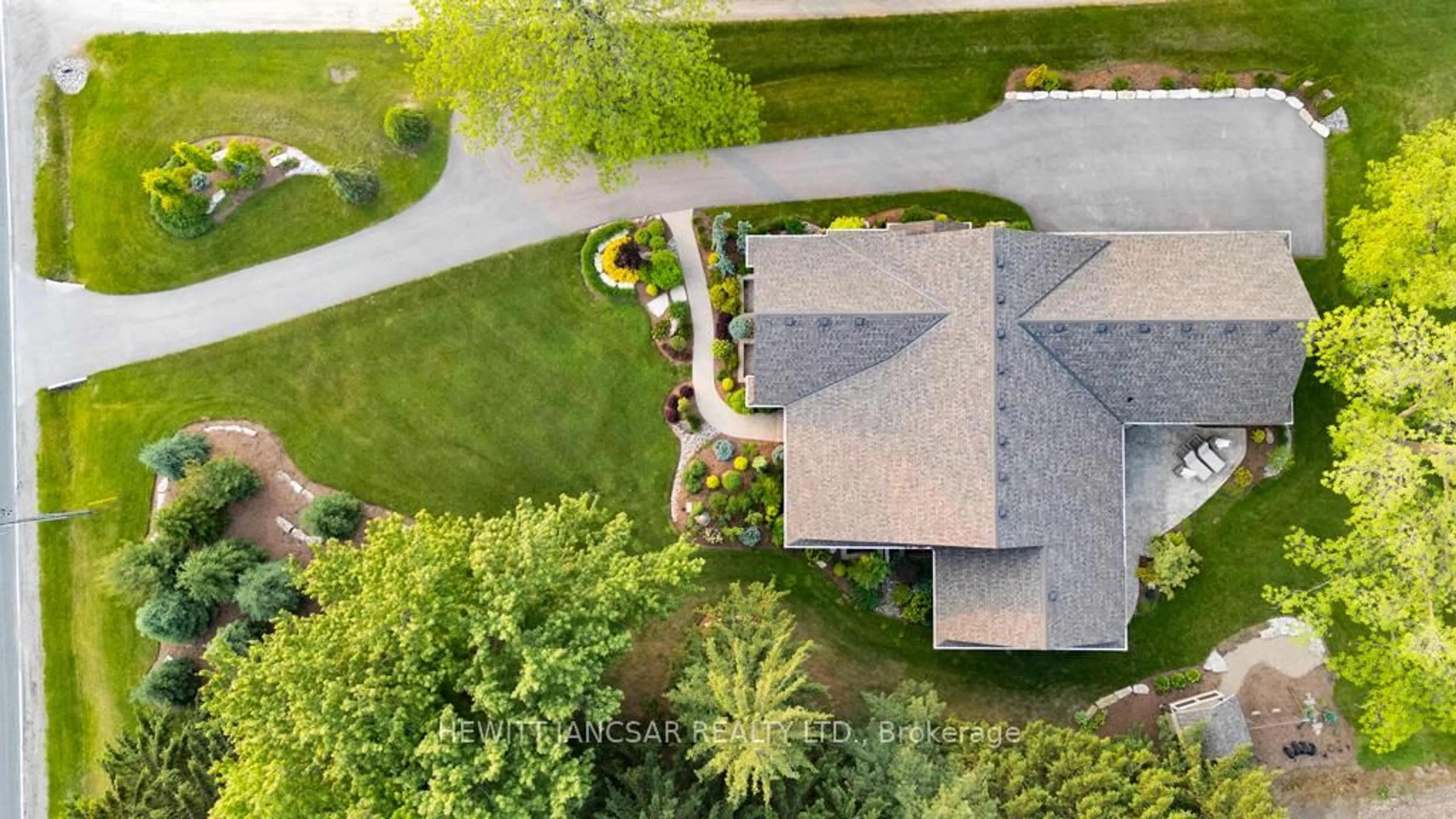 A pic from outside/outdoor area/front of a property/back of a property/a pic from drone, street for 140 Baird St, Blandford-Blenheim Ontario N0J 1B0