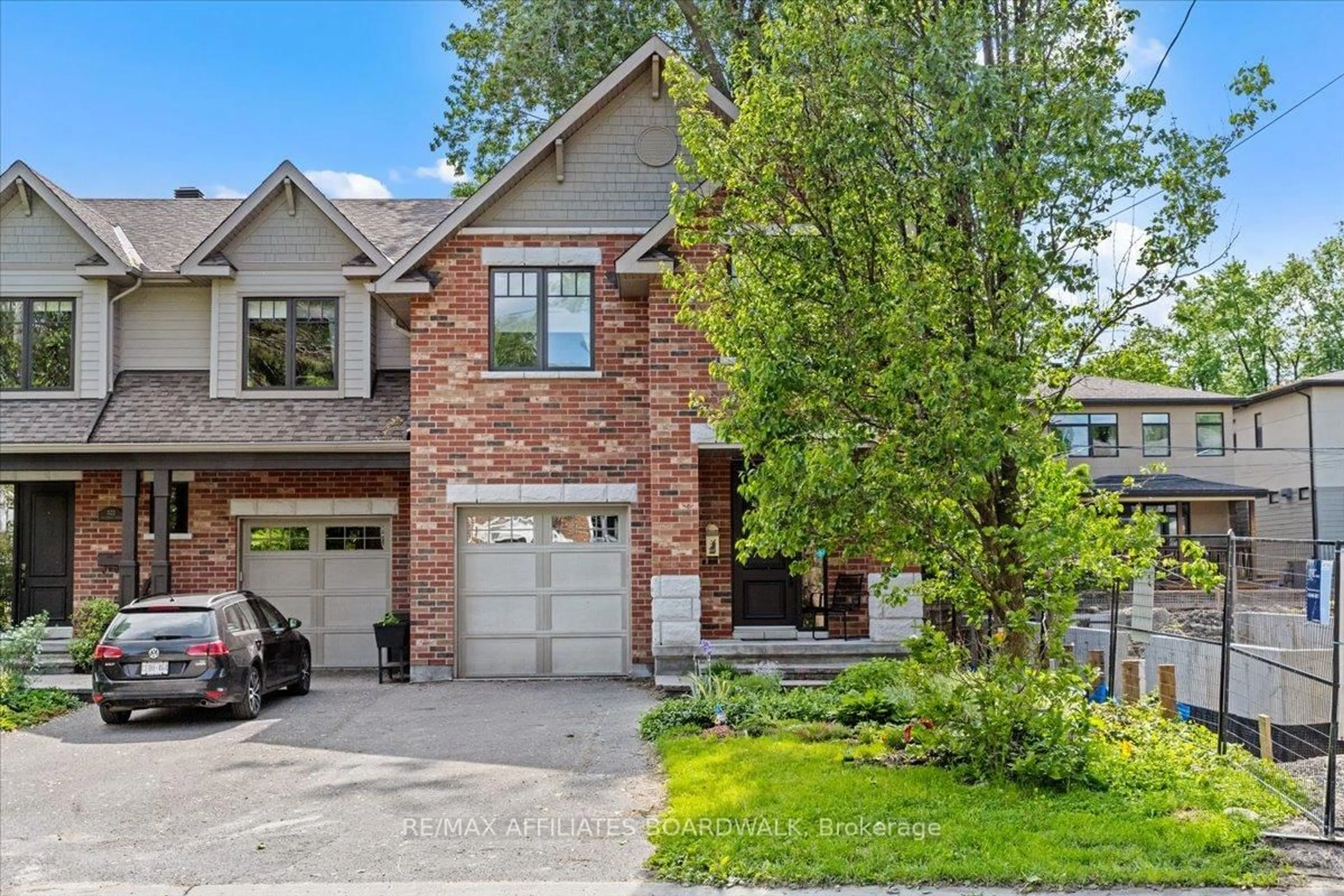 Home with brick exterior material, street for 520 Tweedsmuir Ave, Ottawa Ontario K1Z 5N9
