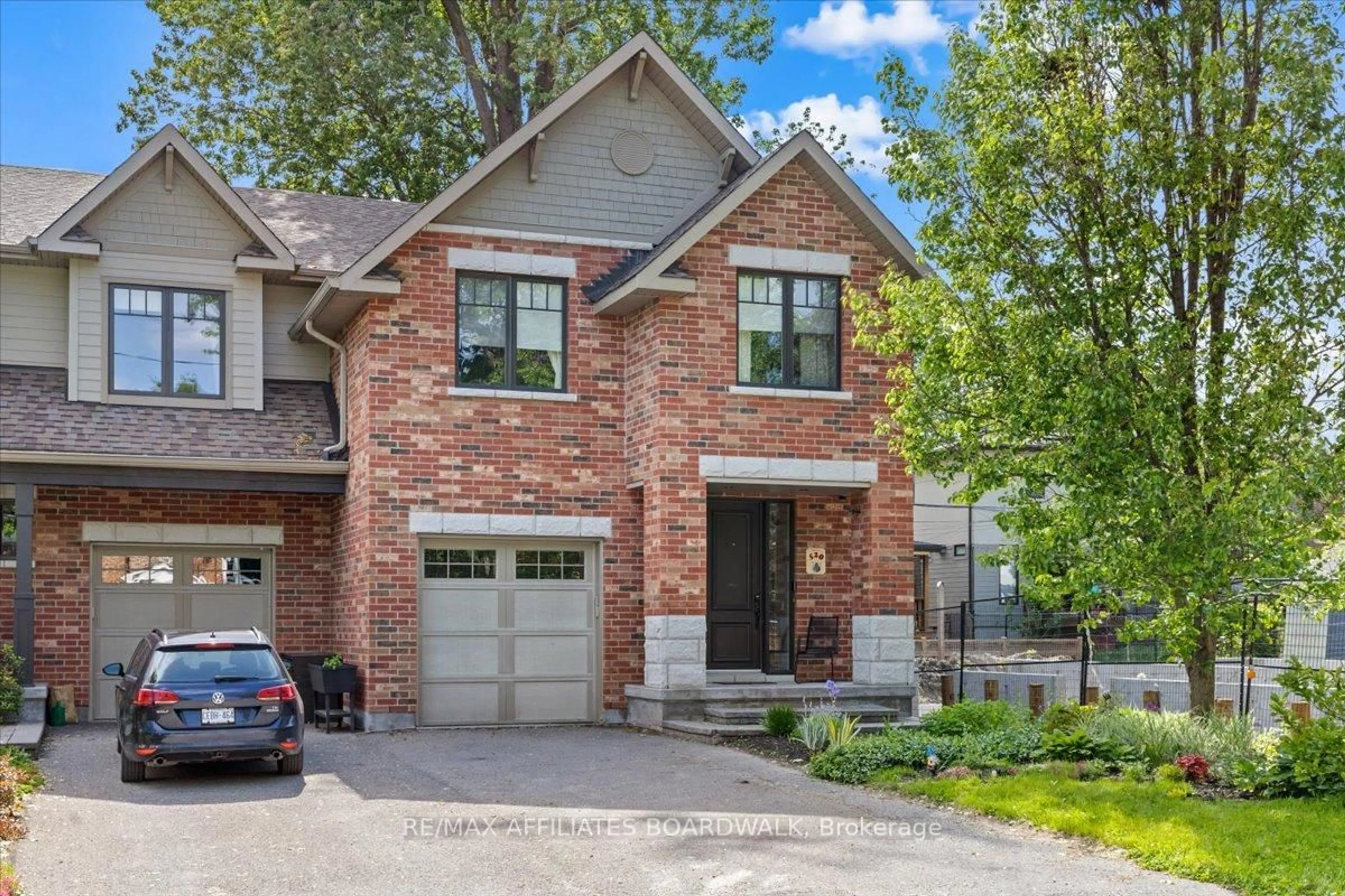 Home with brick exterior material, street for 520 Tweedsmuir Ave, Ottawa Ontario K1Z 5N9