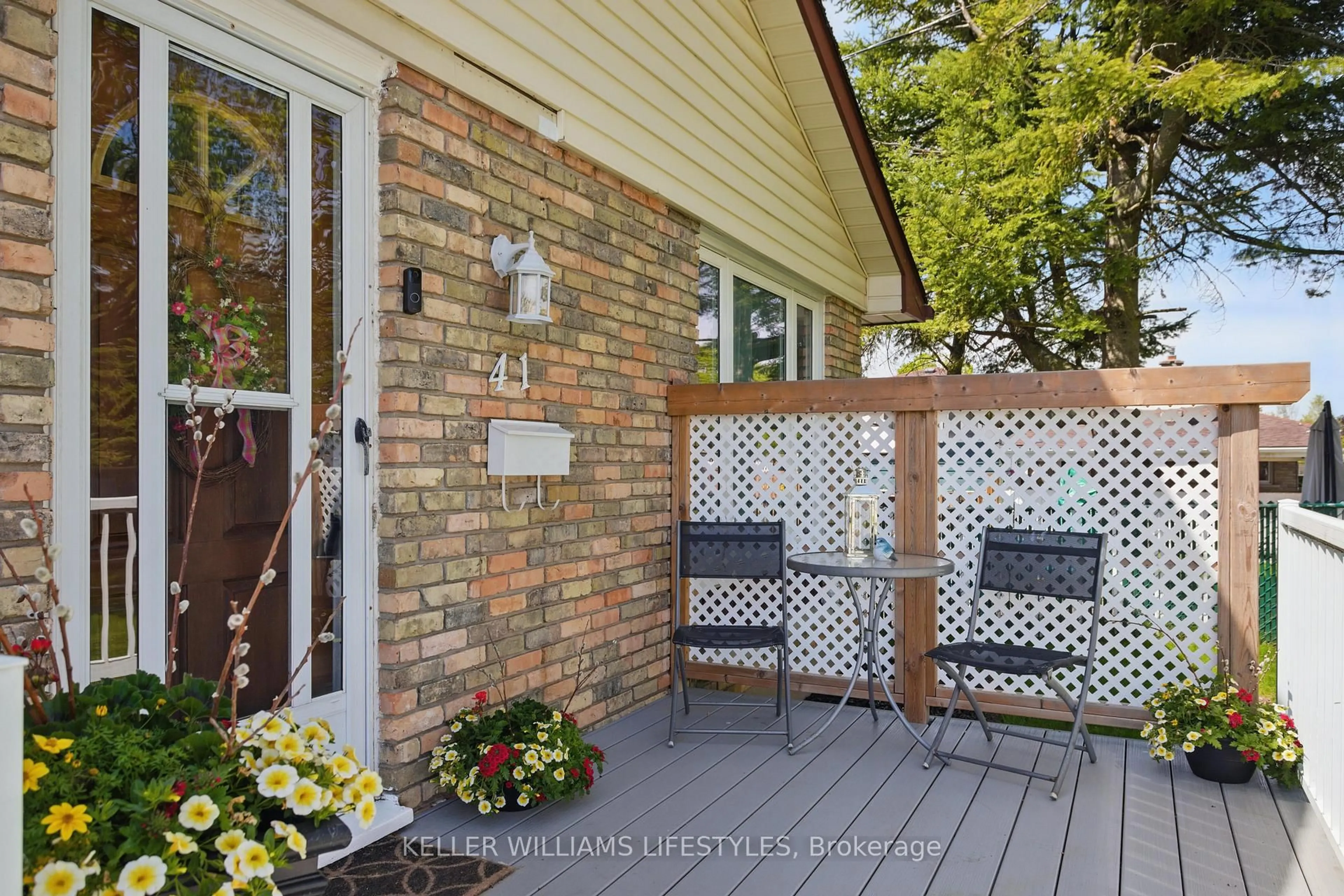 Patio, street for 41 Manor Rd, St. Thomas Ontario N5R 4Z4