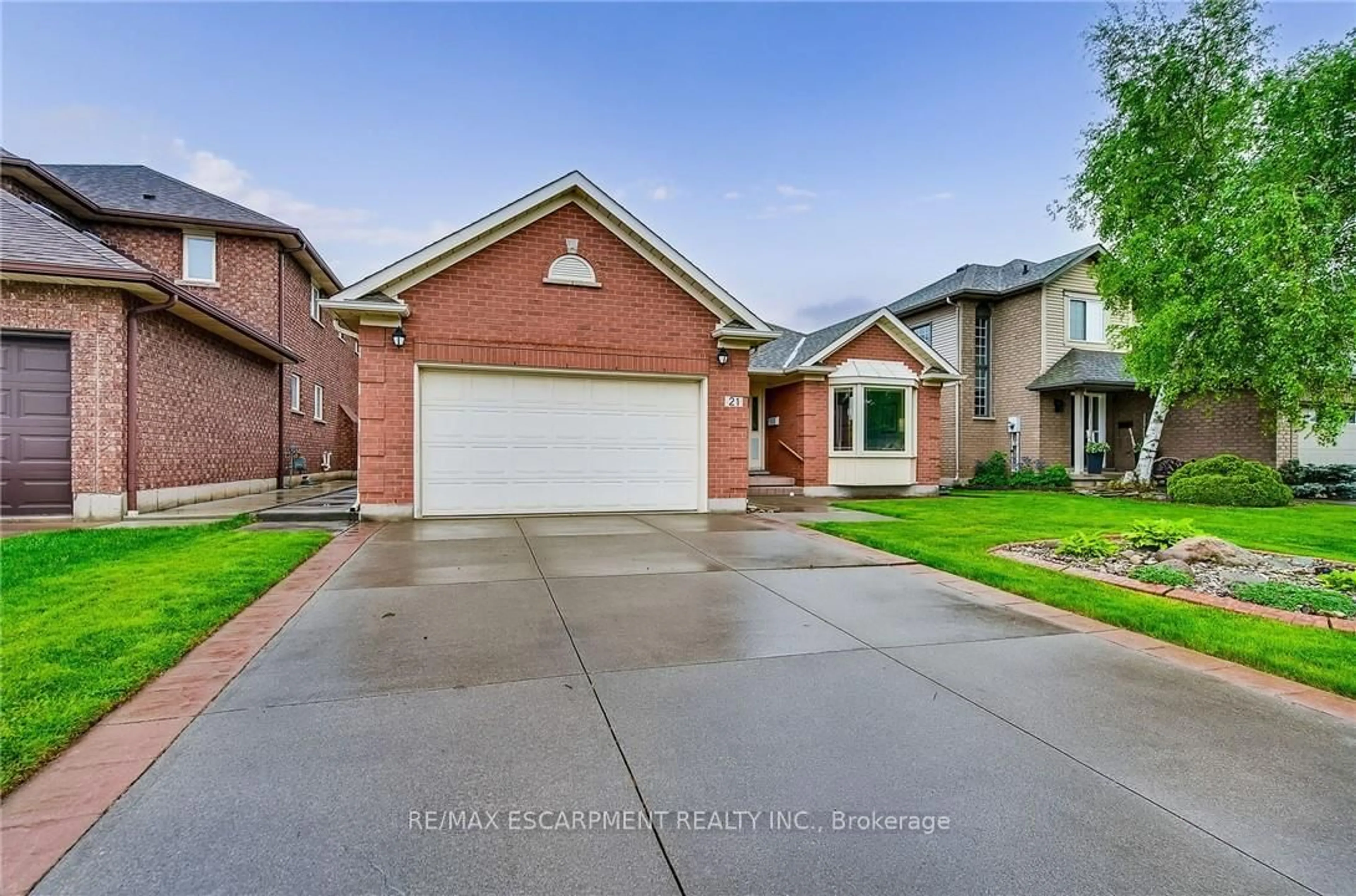 Home with brick exterior material, street for 21 RIVIERA Rdge, Hamilton Ontario L8E 5E6