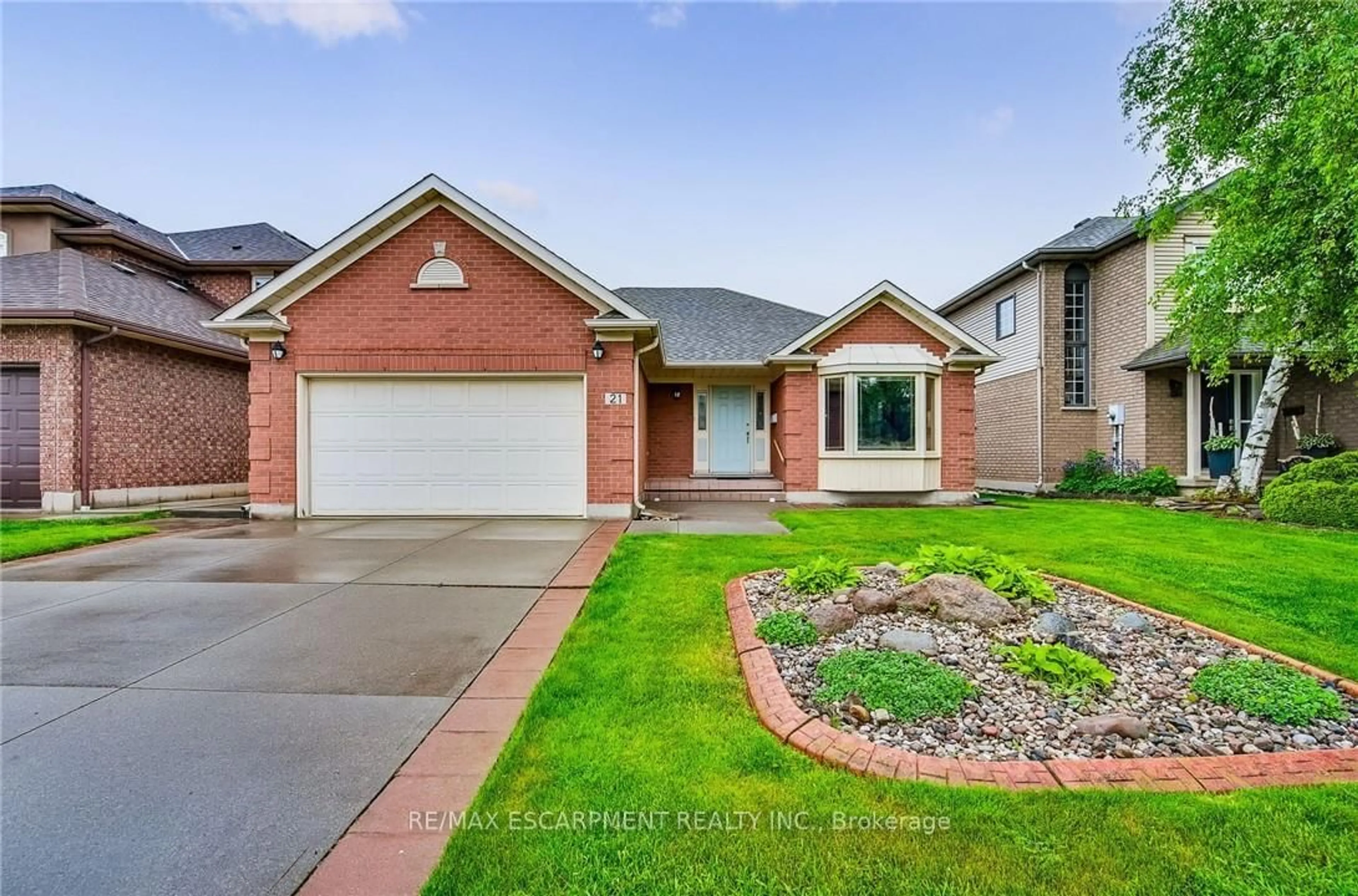 Home with brick exterior material, street for 21 RIVIERA Rdge, Hamilton Ontario L8E 5E6