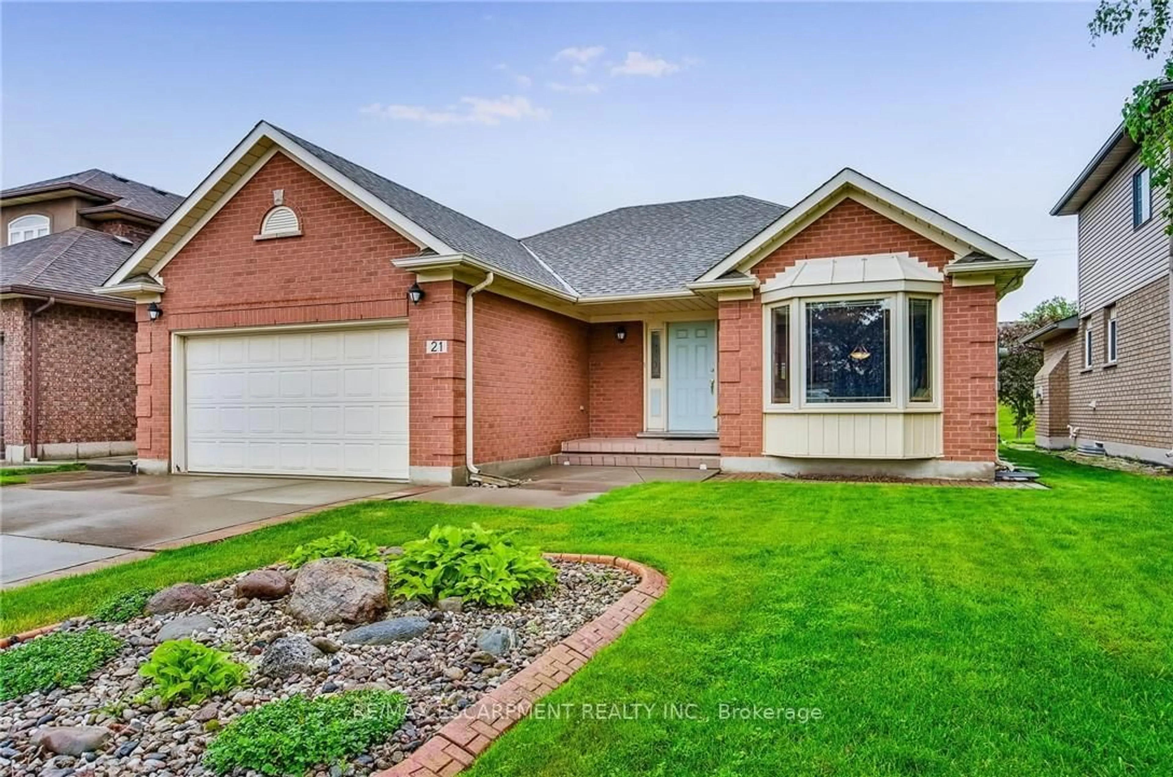 Home with brick exterior material, street for 21 RIVIERA Rdge, Hamilton Ontario L8E 5E6