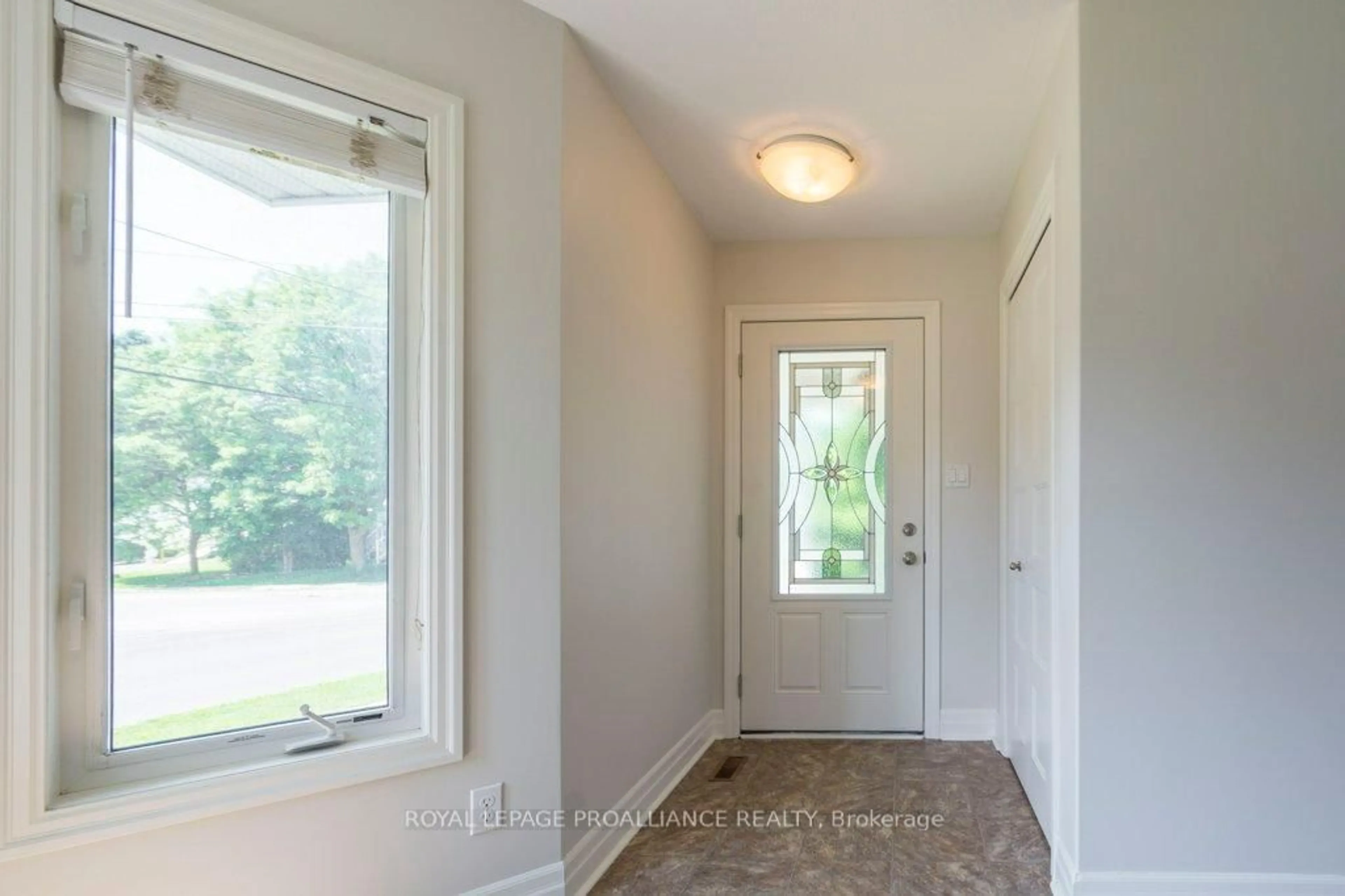 Indoor entryway for 198 Moira St, Belleville Ontario K8P 1T5