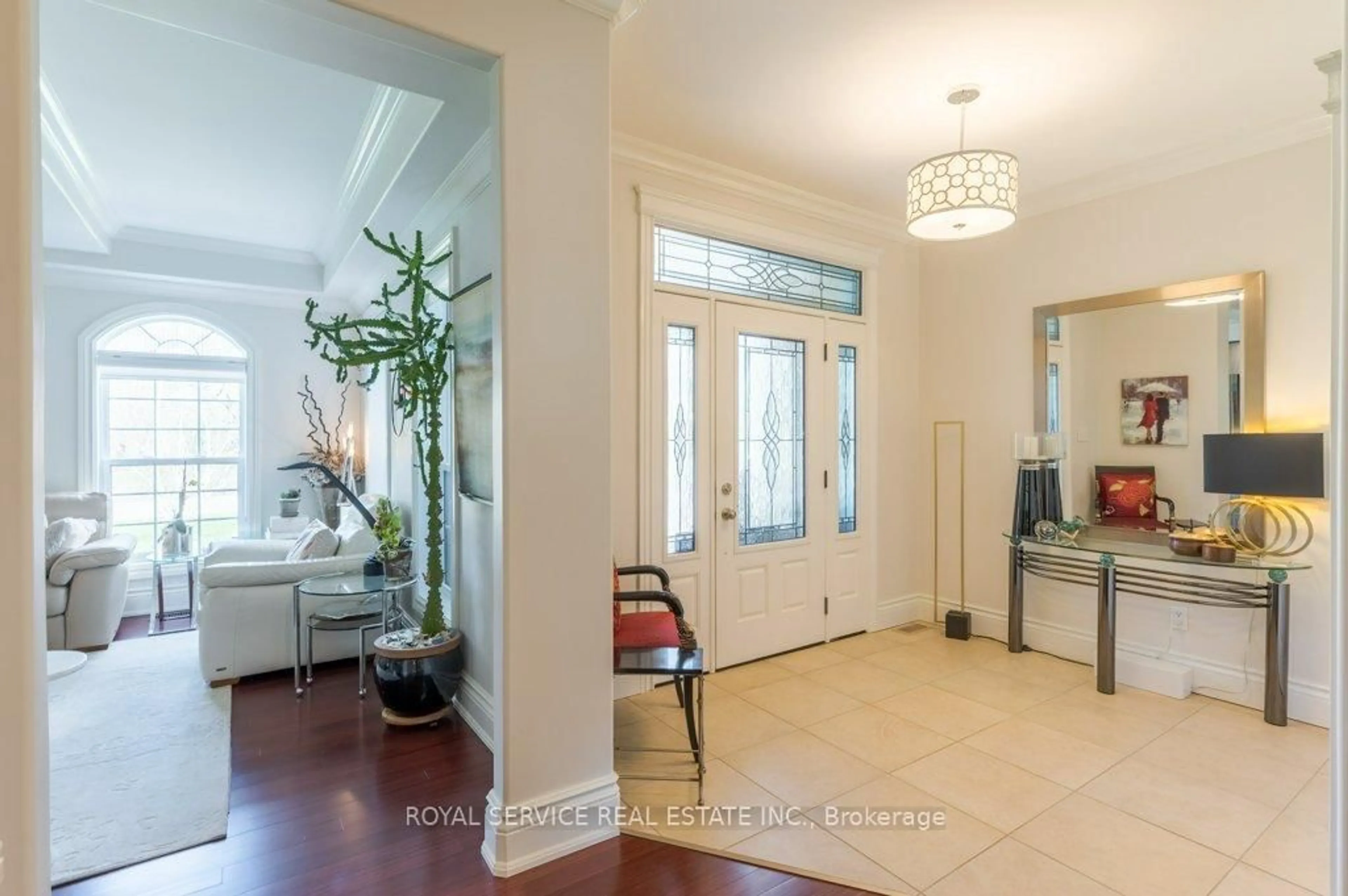 Indoor foyer for 2932 Cornish Hollow Rd, Hamilton Township Ontario K9A 4J9