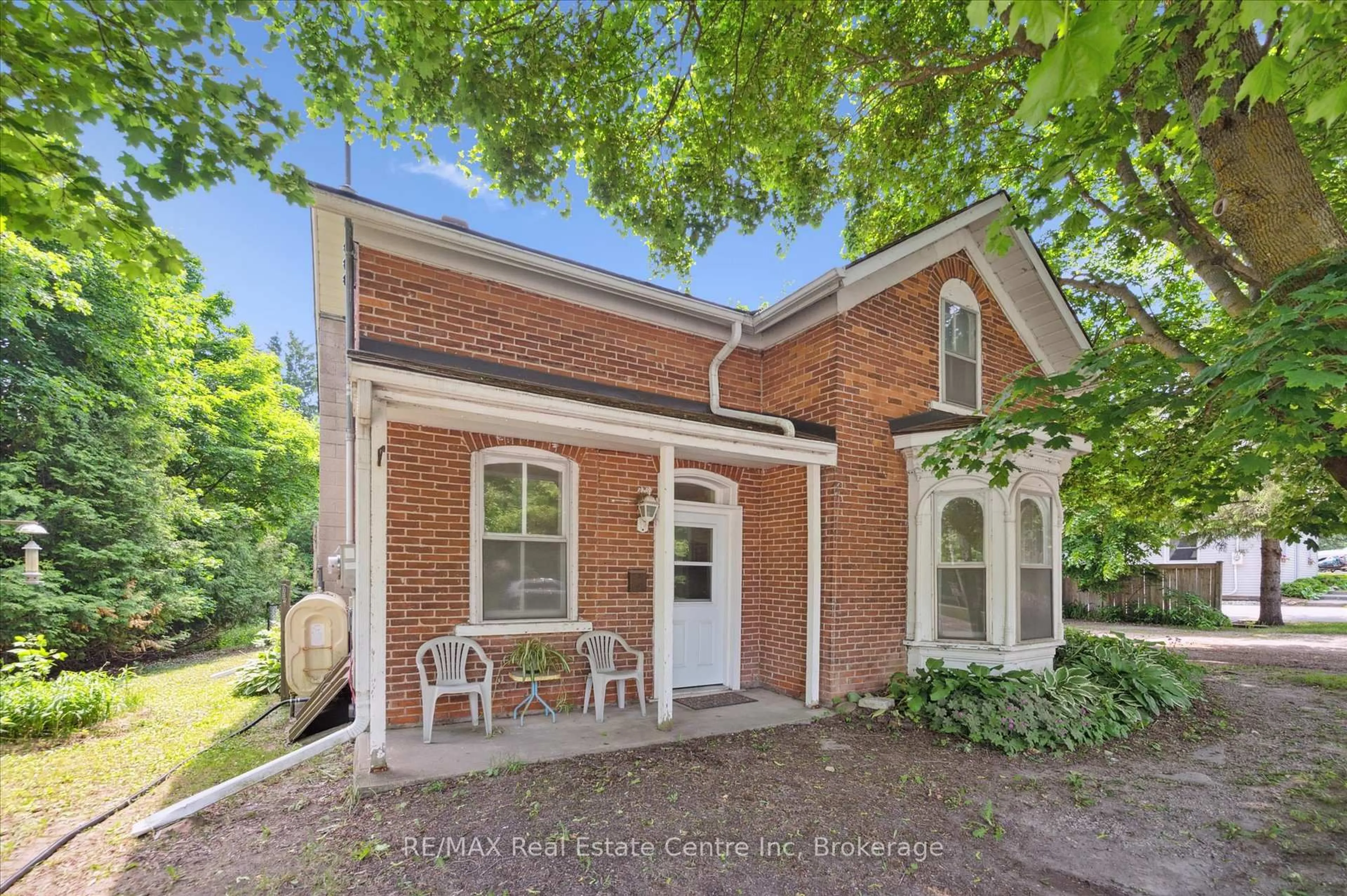 Home with brick exterior material, street for 46 Wellington Road 19 Rd, Centre Wellington Ontario N0B 1J0
