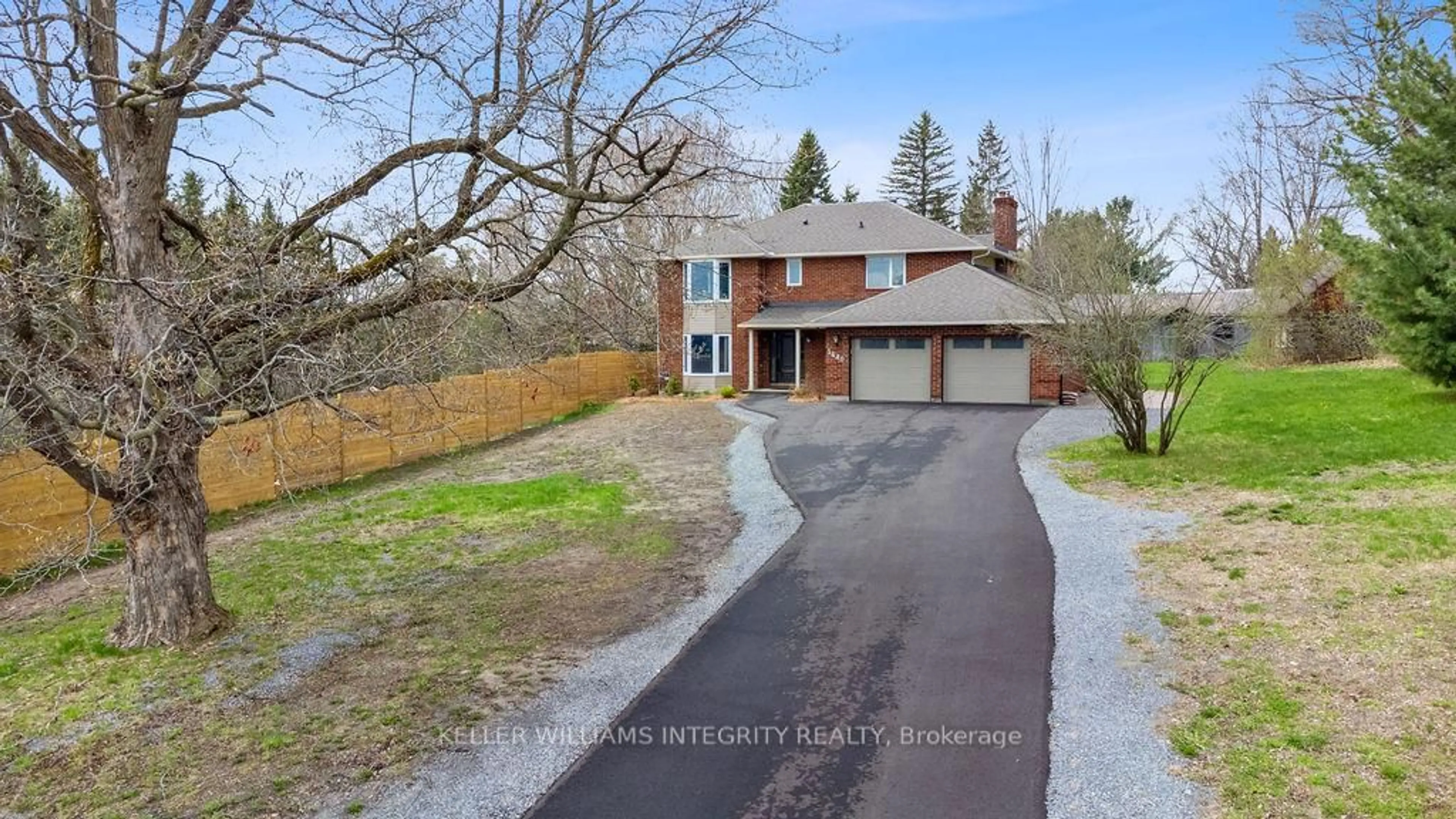 A pic from outside/outdoor area/front of a property/back of a property/a pic from drone, street for 3440 Woodroffe Ave, Ottawa Ontario K2J 3Z8
