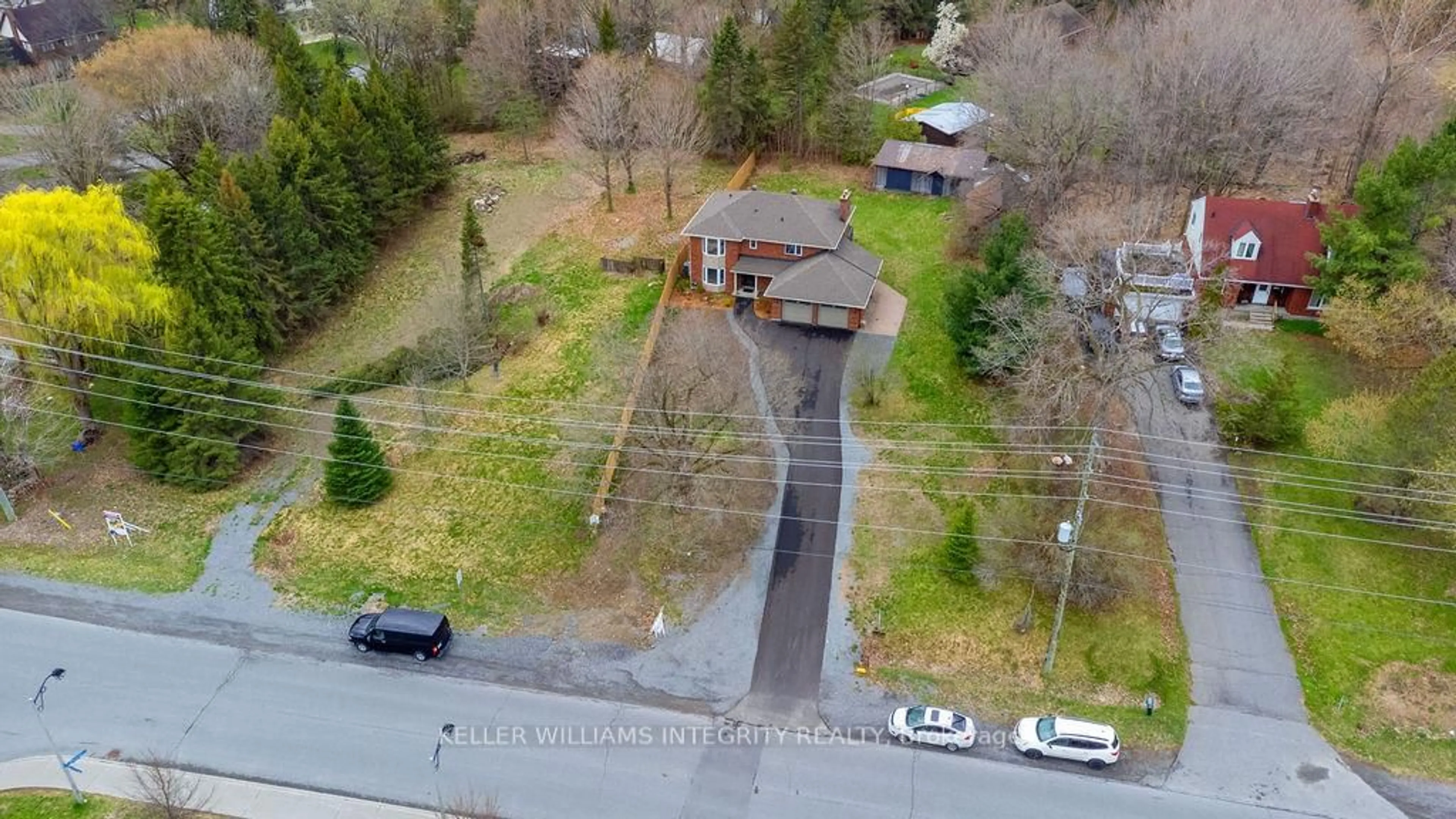 A pic from outside/outdoor area/front of a property/back of a property/a pic from drone, street for 3440 Woodroffe Ave, Ottawa Ontario K2J 3Z8