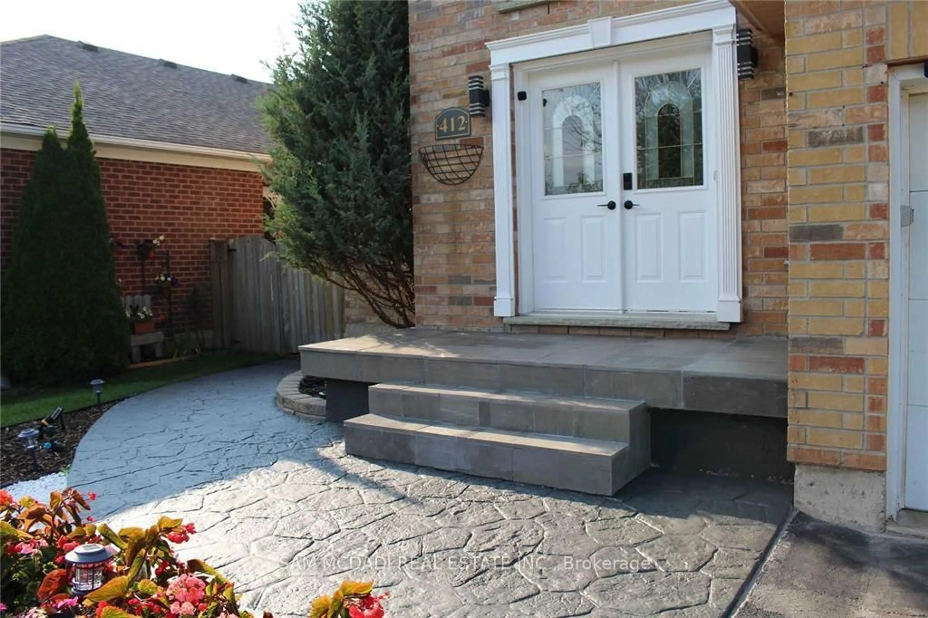 Patio, street for 412 Olde Village Lane, Shelburne Ontario L9V 3A4