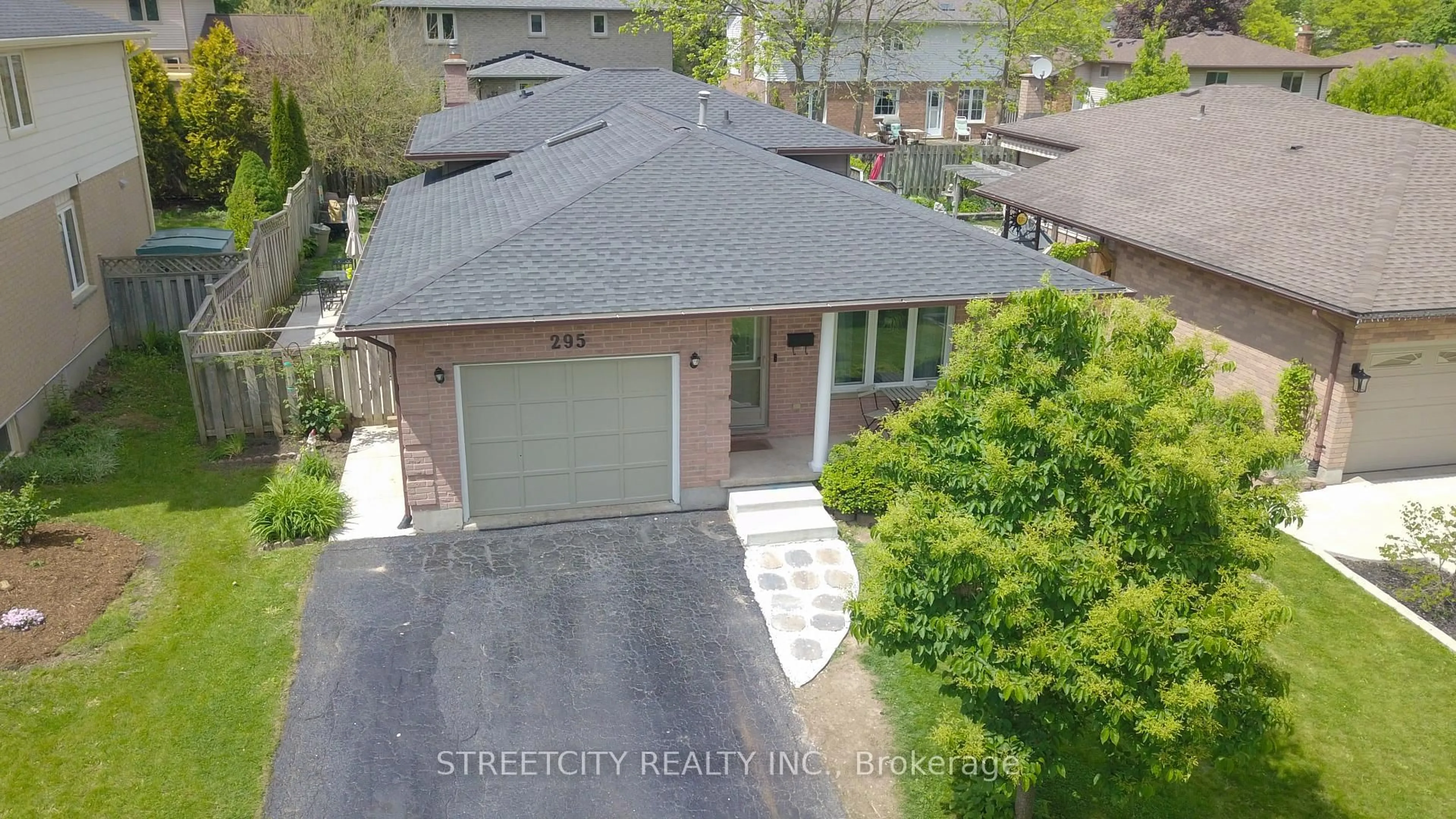 A pic from outside/outdoor area/front of a property/back of a property/a pic from drone, street for 295 Walmer Grve, London North Ontario N6G 4G9