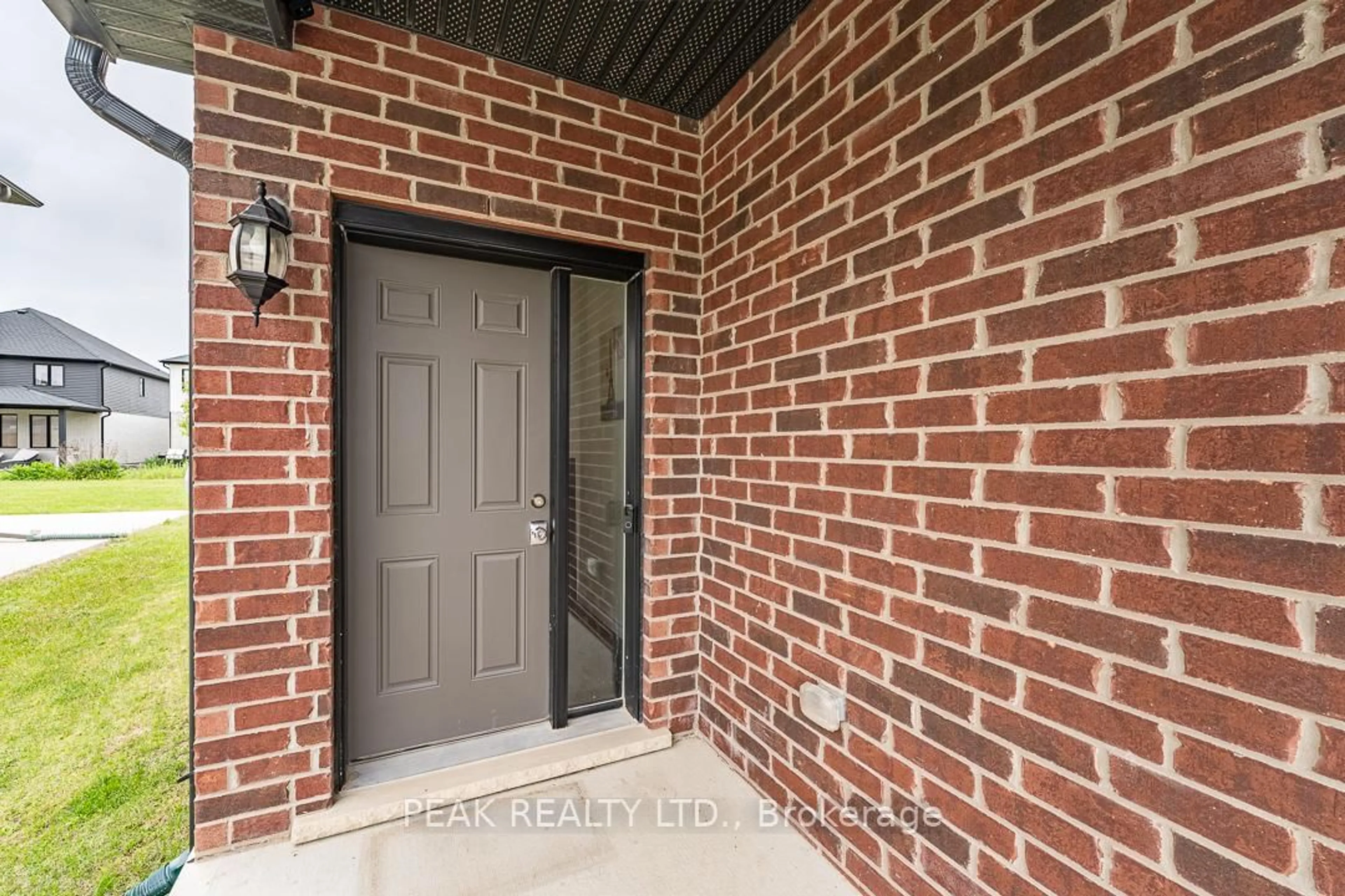 Indoor entryway for 1560 Applerock Ave, London North Ontario N6G 0X5