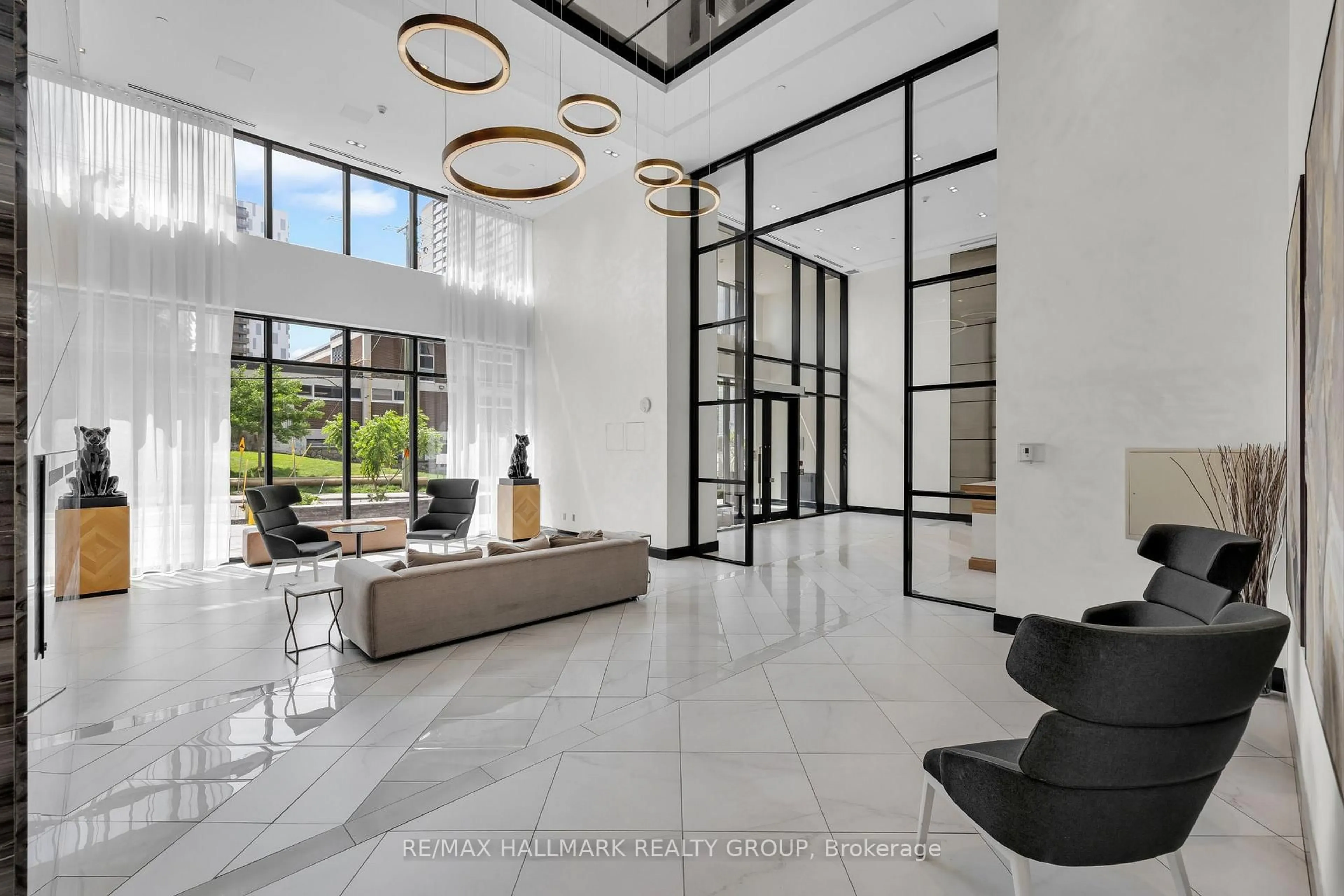Indoor foyer for 255 Bay St #1311, Ottawa Ontario K1R 0C5