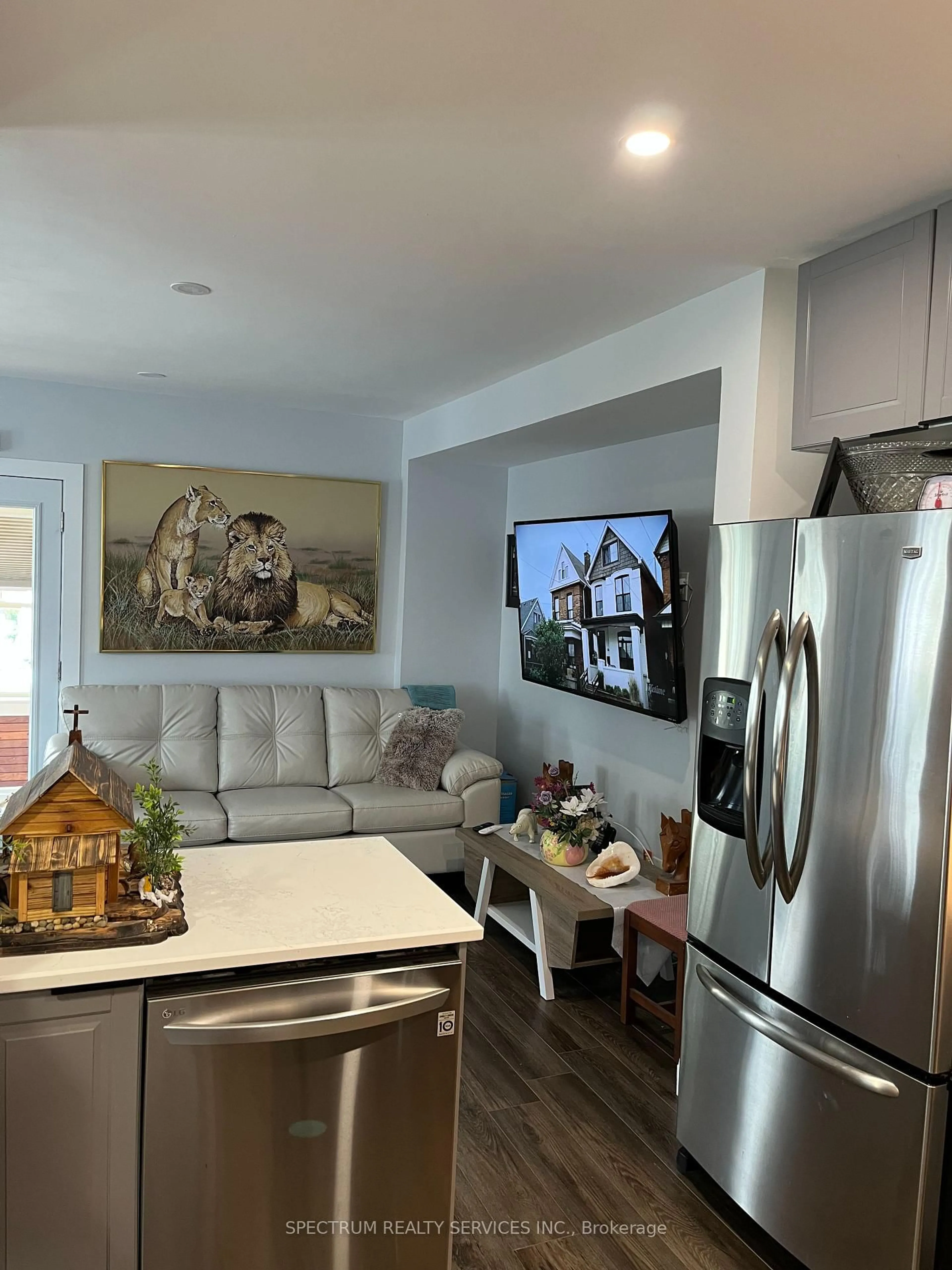 Open concept kitchen, unknown for 4 MANNING St, St. Catharines Ontario L2R 1H8