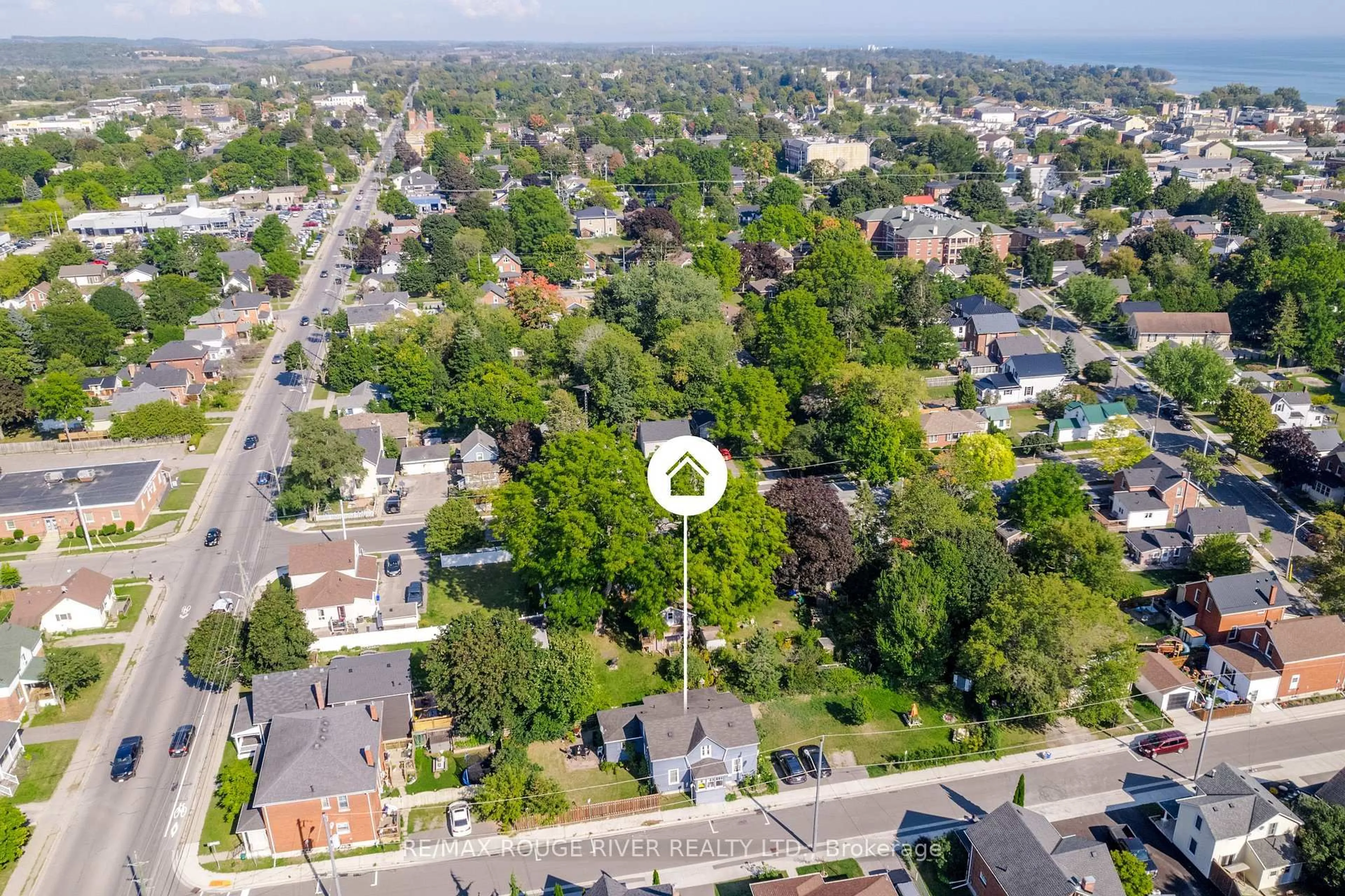 A pic from outside/outdoor area/front of a property/back of a property/a pic from drone, street for 390/392 Mathew St, Cobourg Ontario K9A 3E8