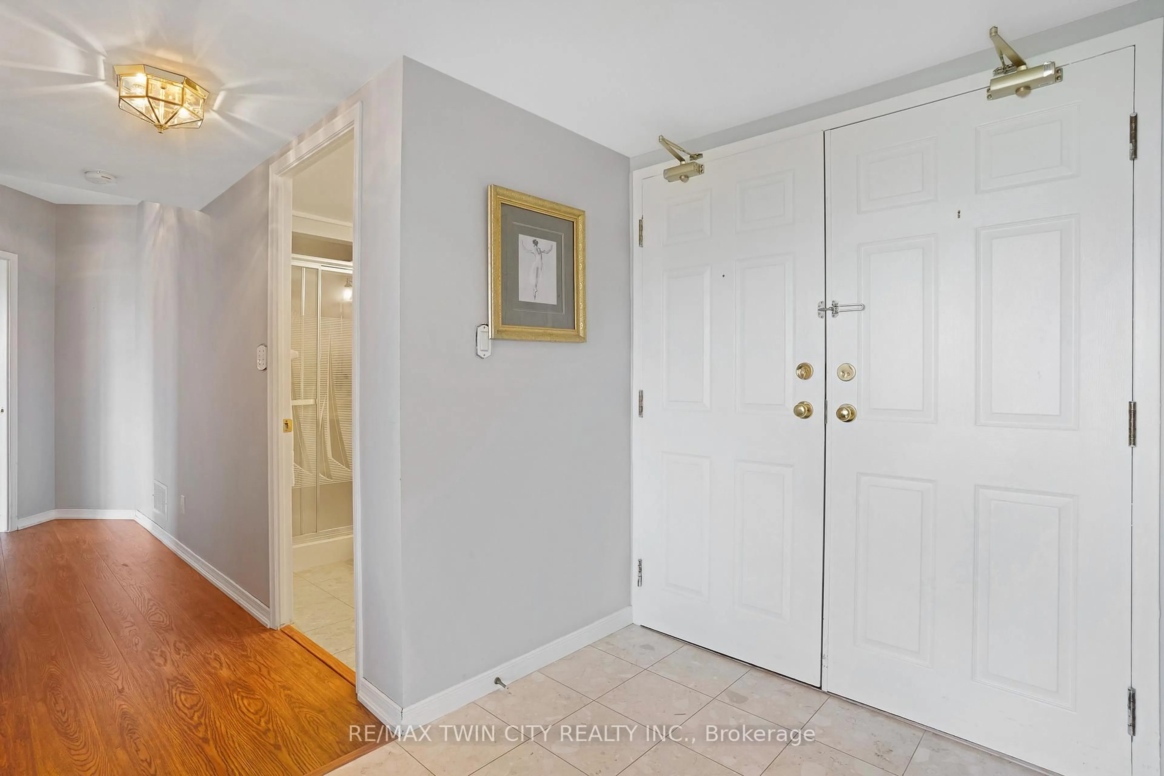 Indoor entryway for 3267 King St #505, Kitchener Ontario N2A 4A4