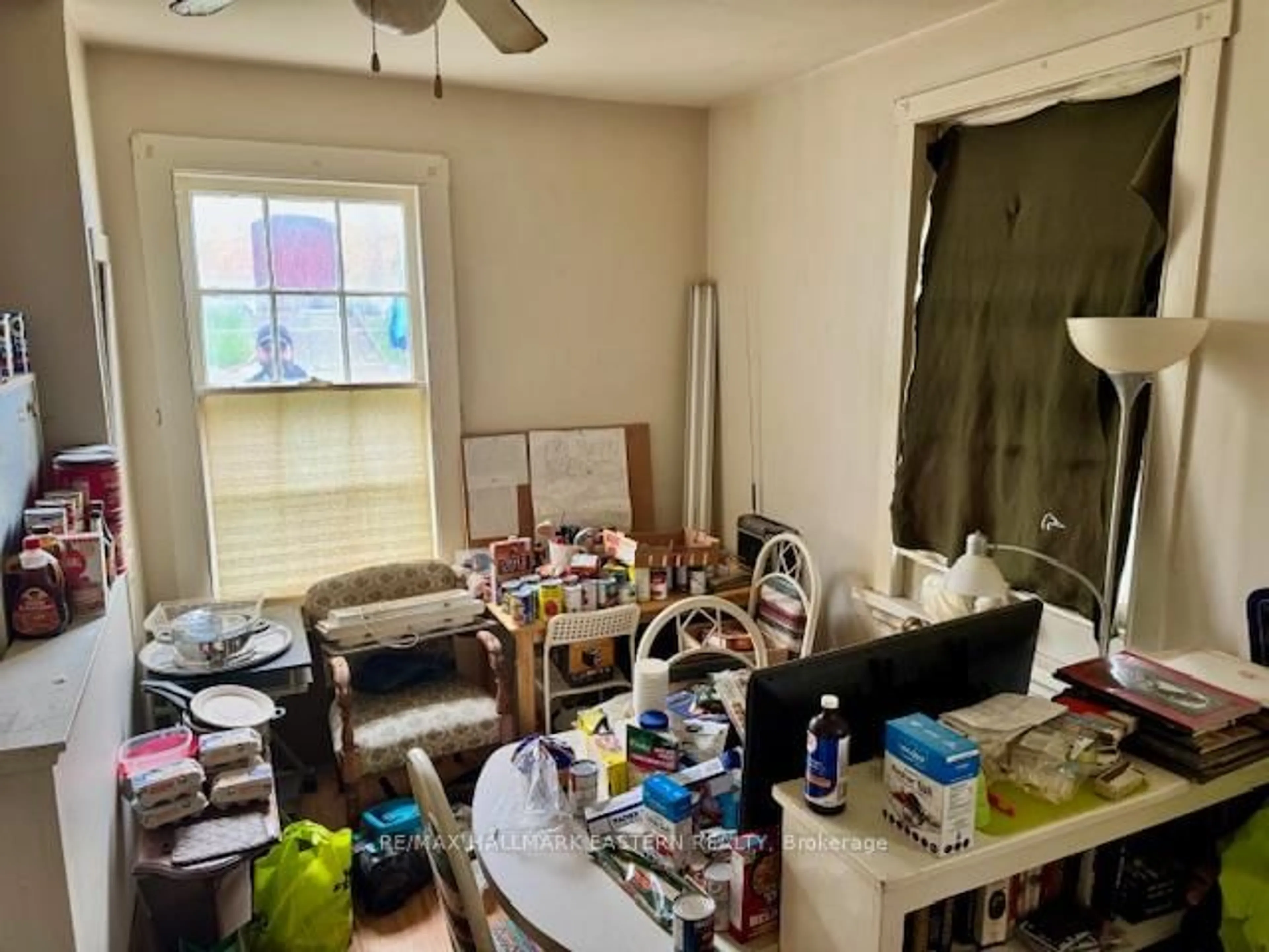 A pic of a room for 488 Aylmer St, Peterborough Central Ontario K9H 3W5