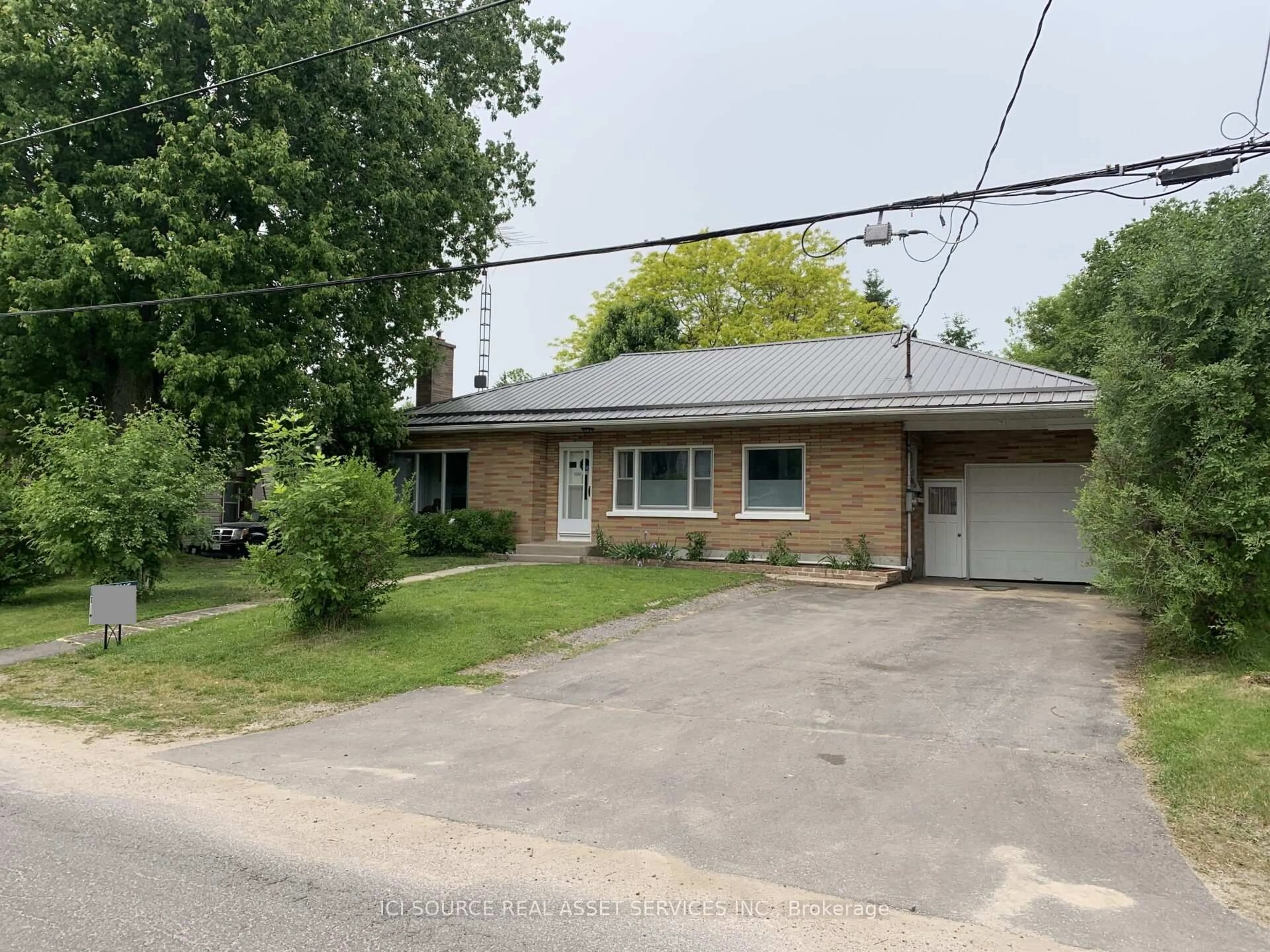 A pic from outside/outdoor area/front of a property/back of a property/a pic from drone, street for 4380 Verona Sand Rd, Verona Ontario K0H 2W0
