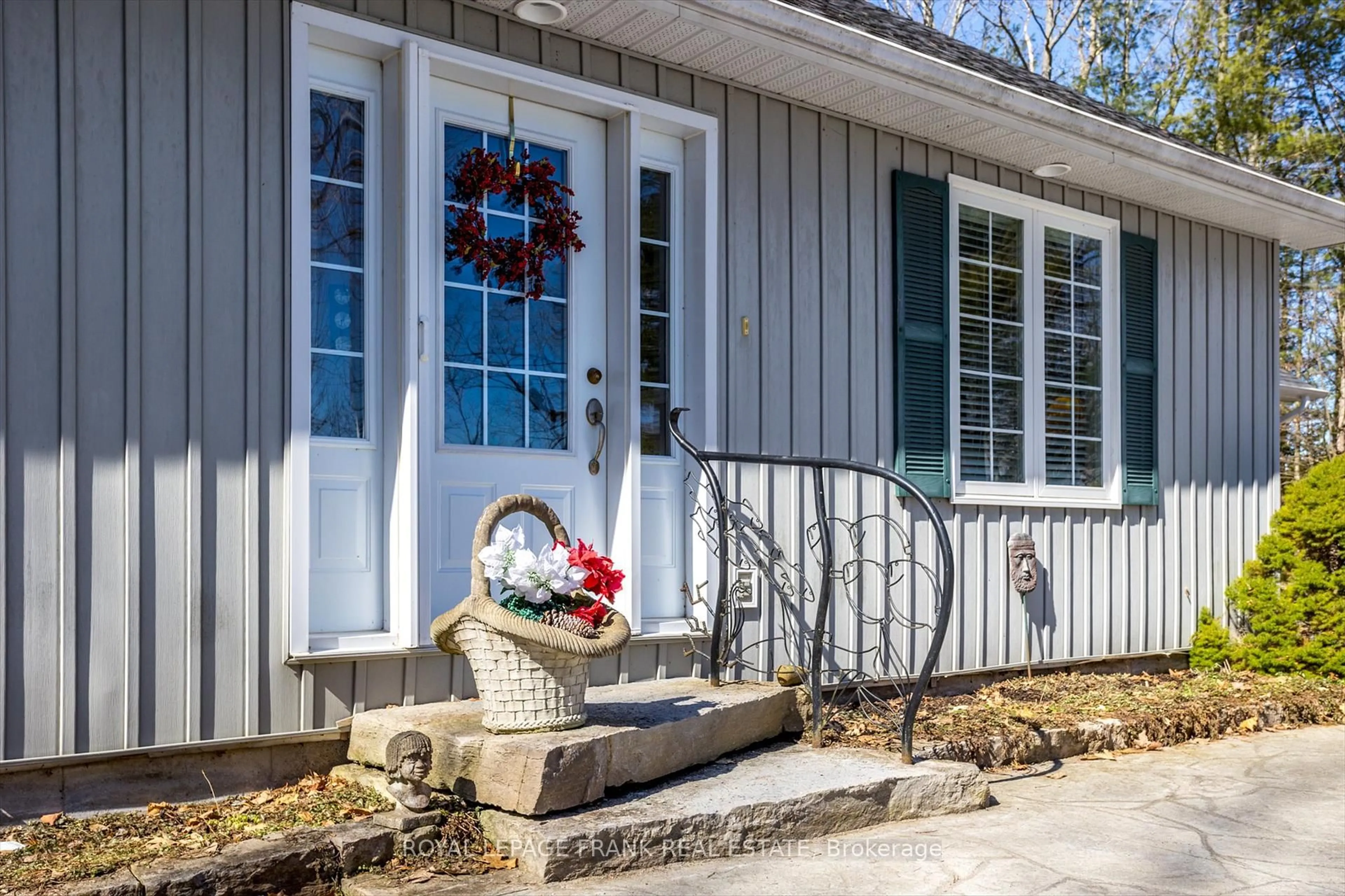 Unknown for 18 East Beehive Dr, Kawartha Lakes Ontario K0M 1A0