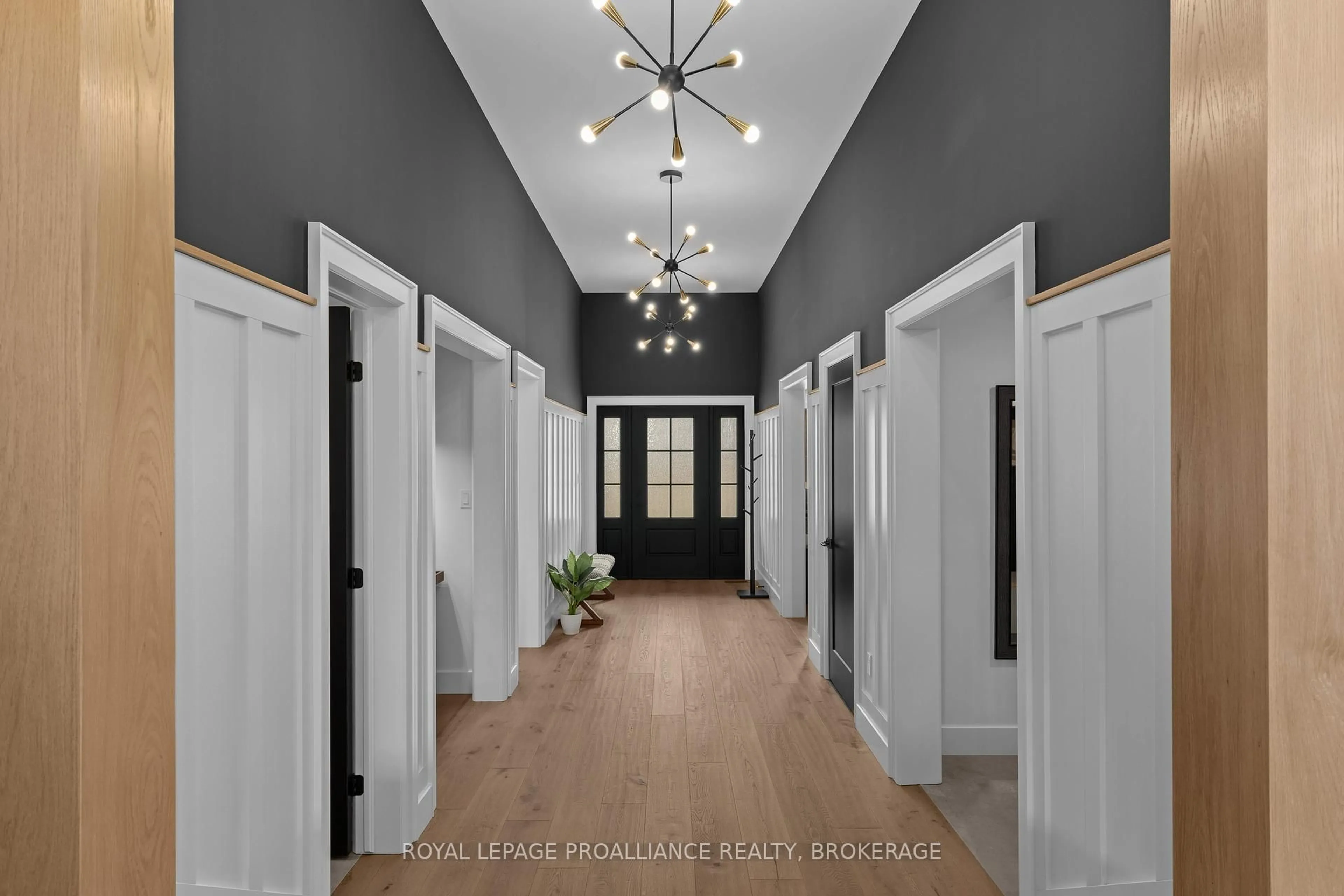 Indoor entryway for 7 Crescent Dr, Kingston Ontario K7M 4J3