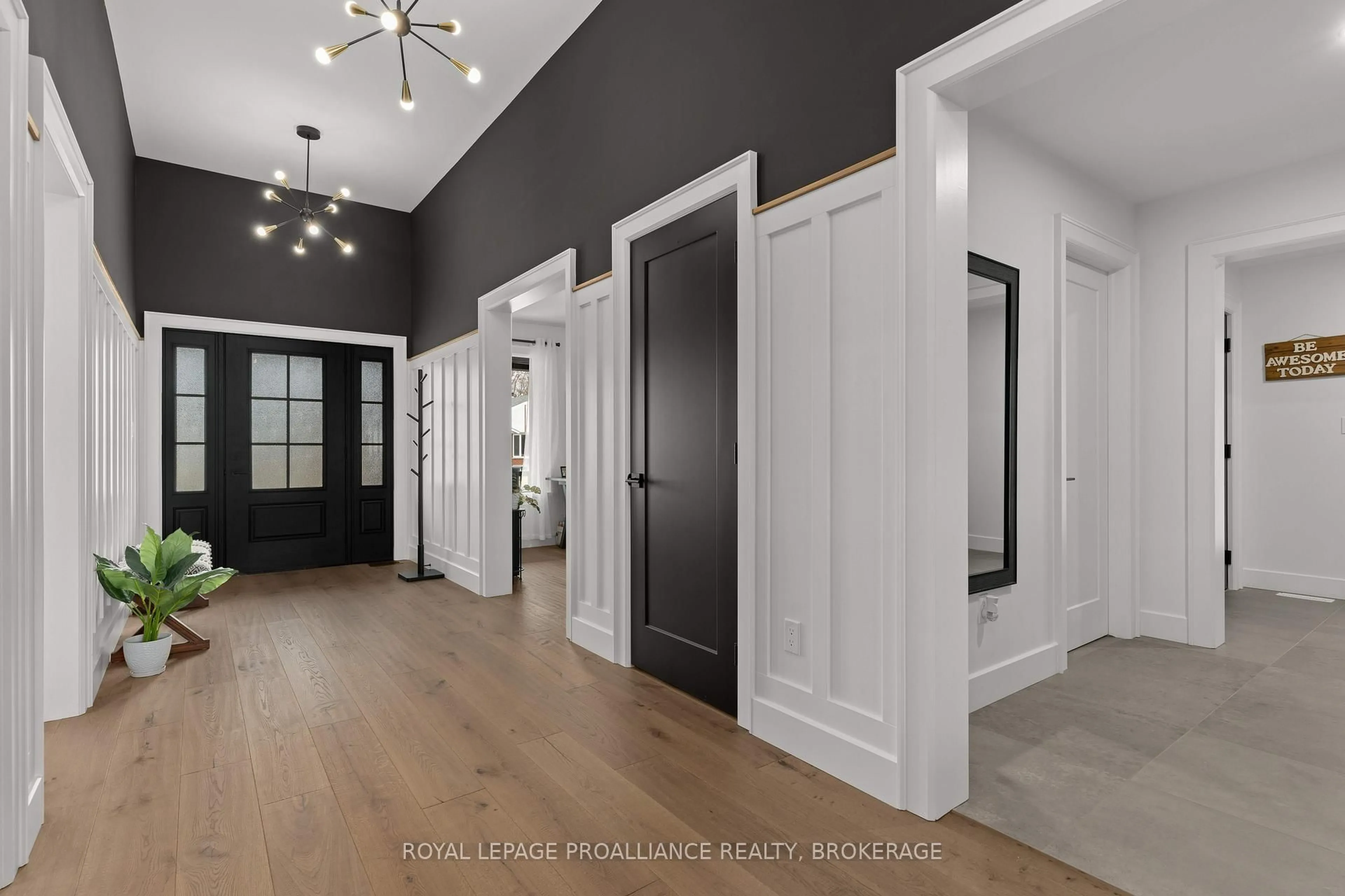 Indoor entryway for 7 Crescent Dr, Kingston Ontario K7M 4J3