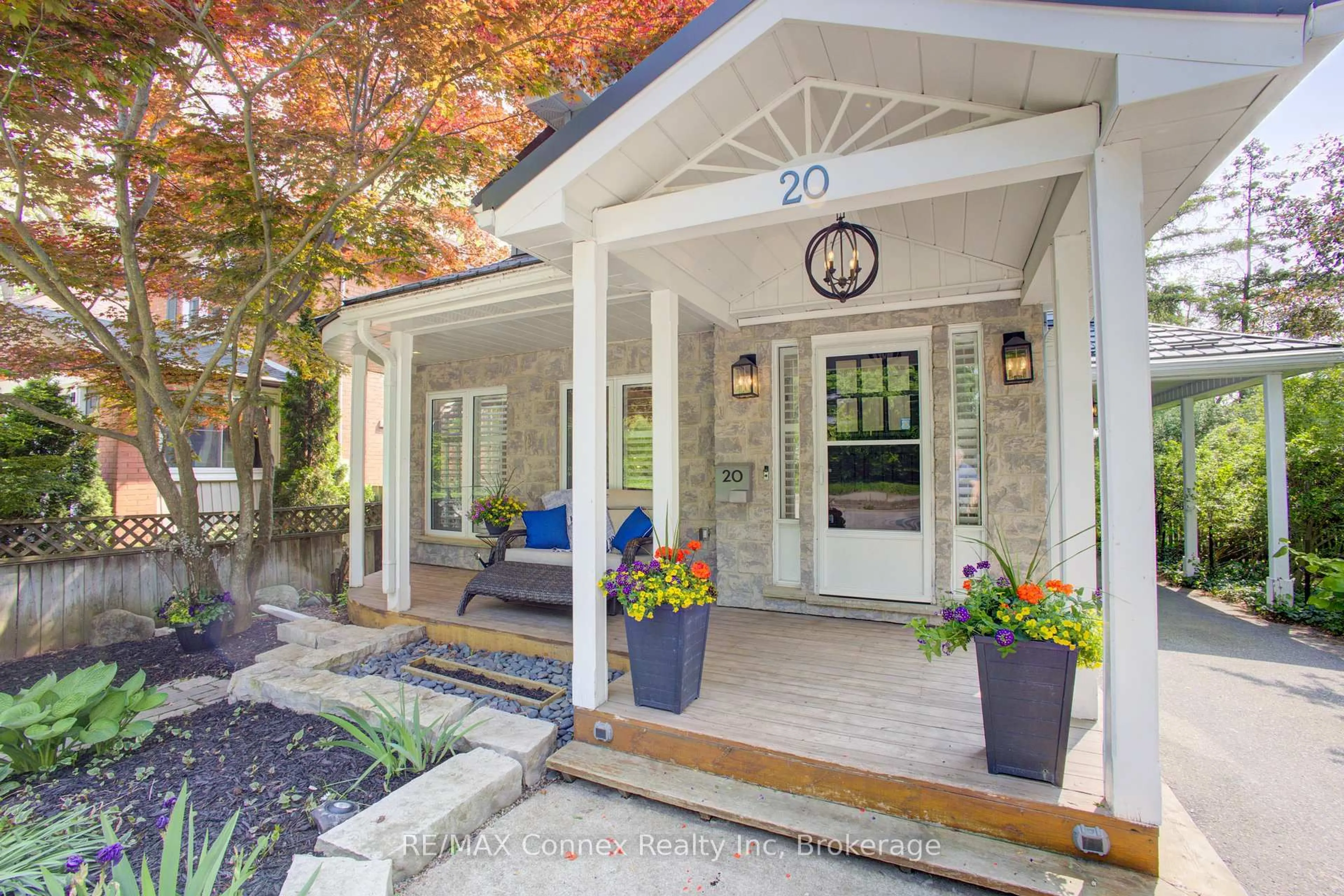 Indoor entryway for 20 Havelock St, Guelph Ontario N1E 4G5