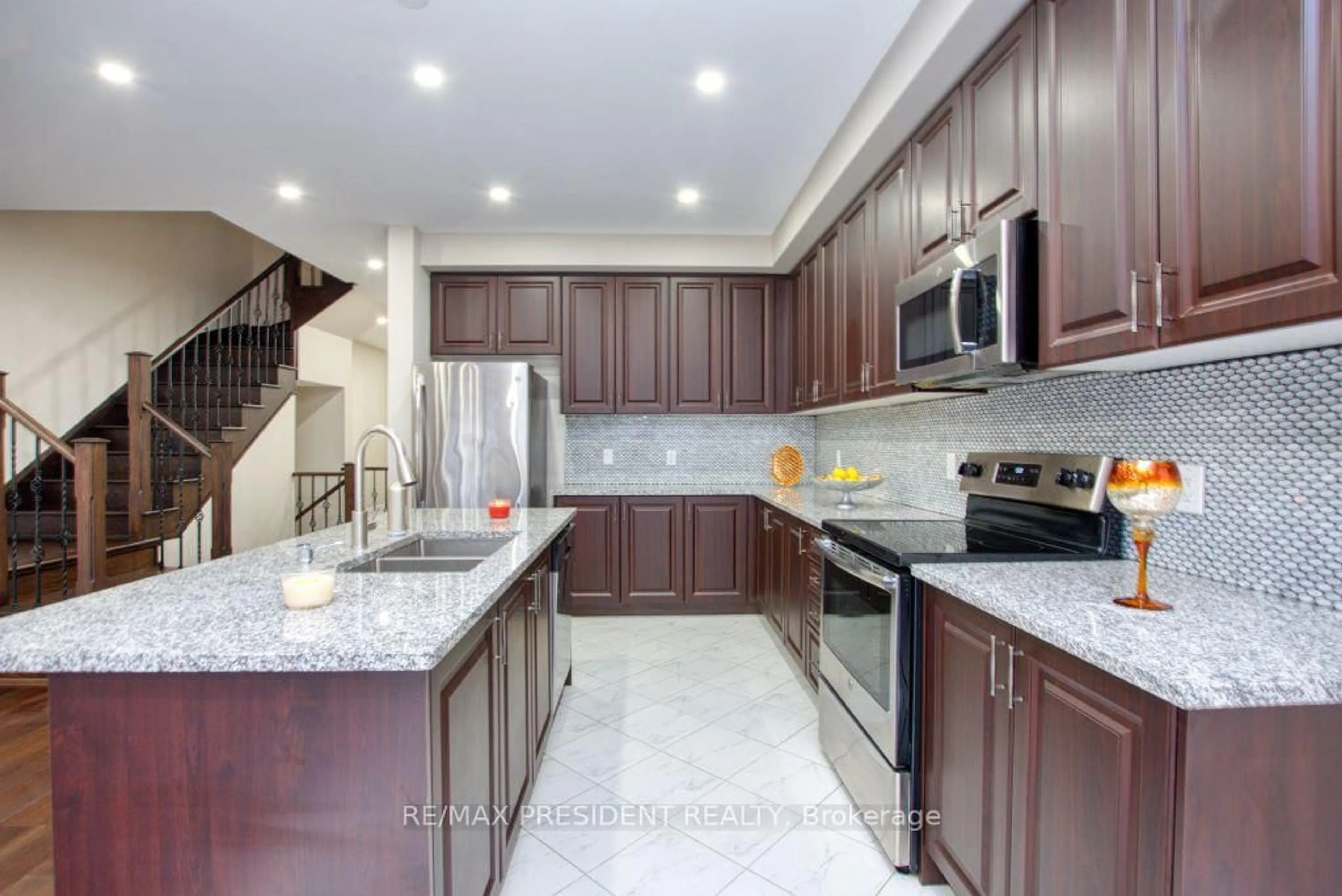 Open concept kitchen, ceramic/tile floor for 4099 Maitland St, Lincoln Ontario L0R 1B6