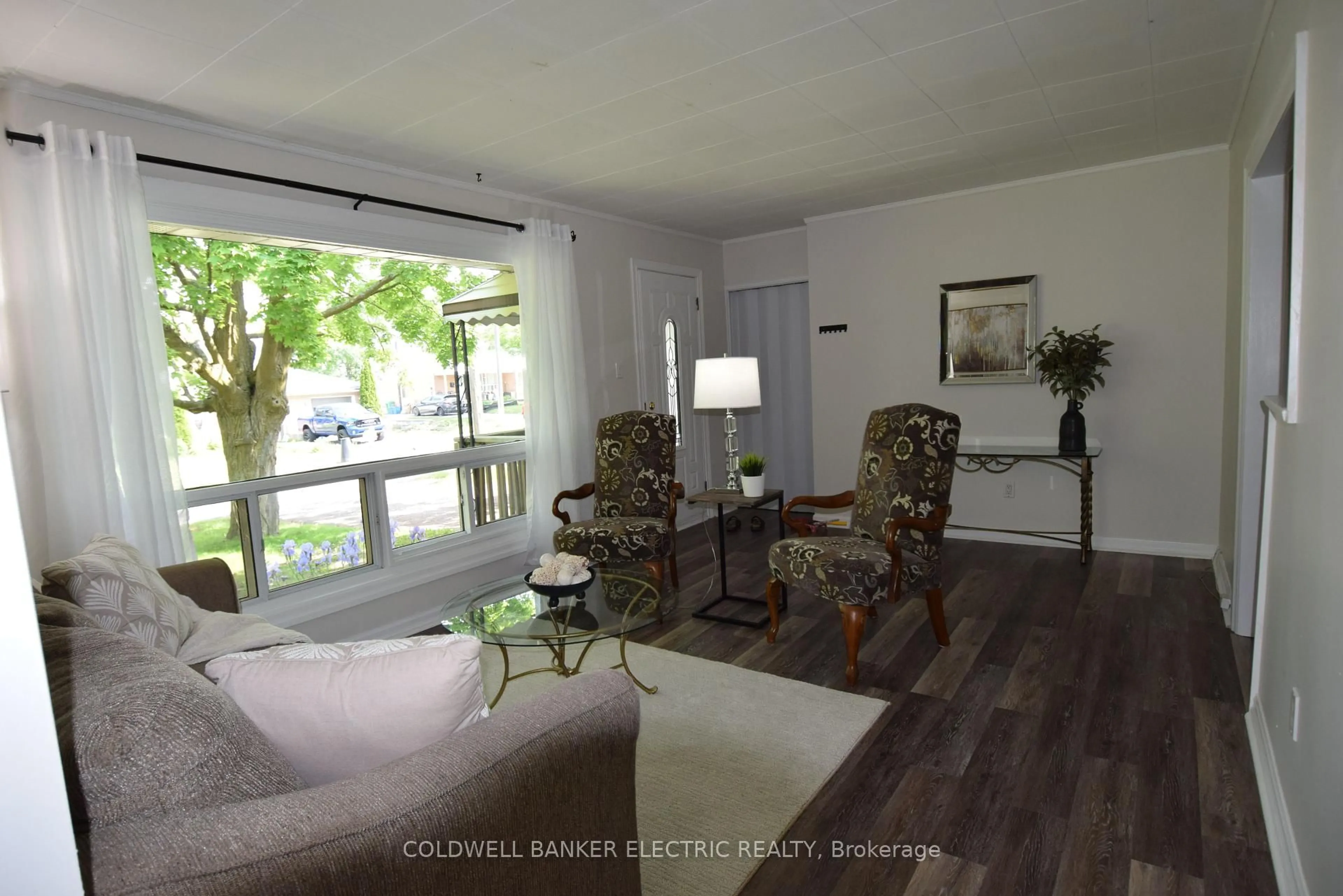Living room with furniture, unknown for 281 Collison Ave, Peterborough South Ontario K9J 1A5