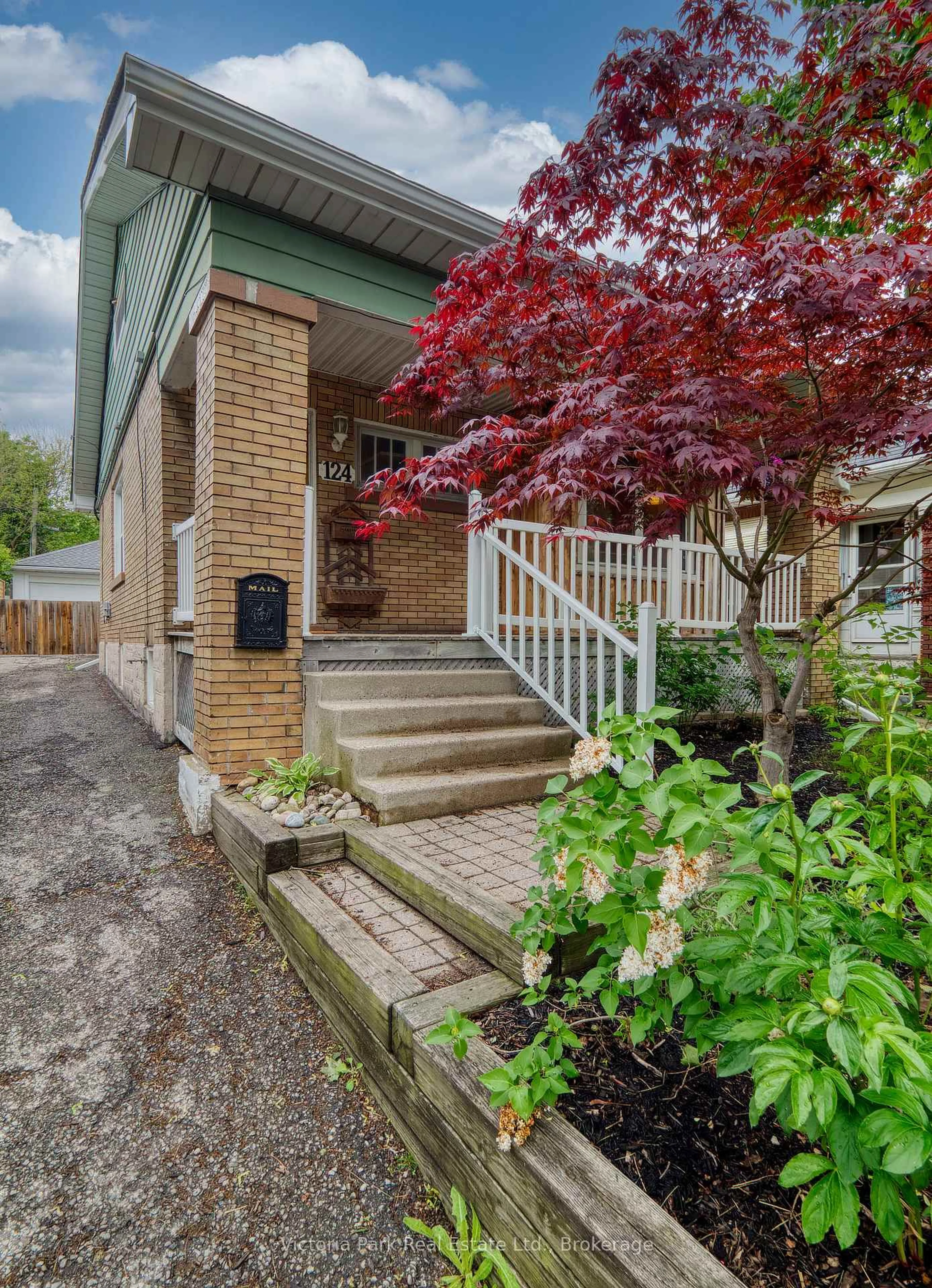 Home with brick exterior material, street for 124 West Ave, Kitchener Ontario N2M 1X7