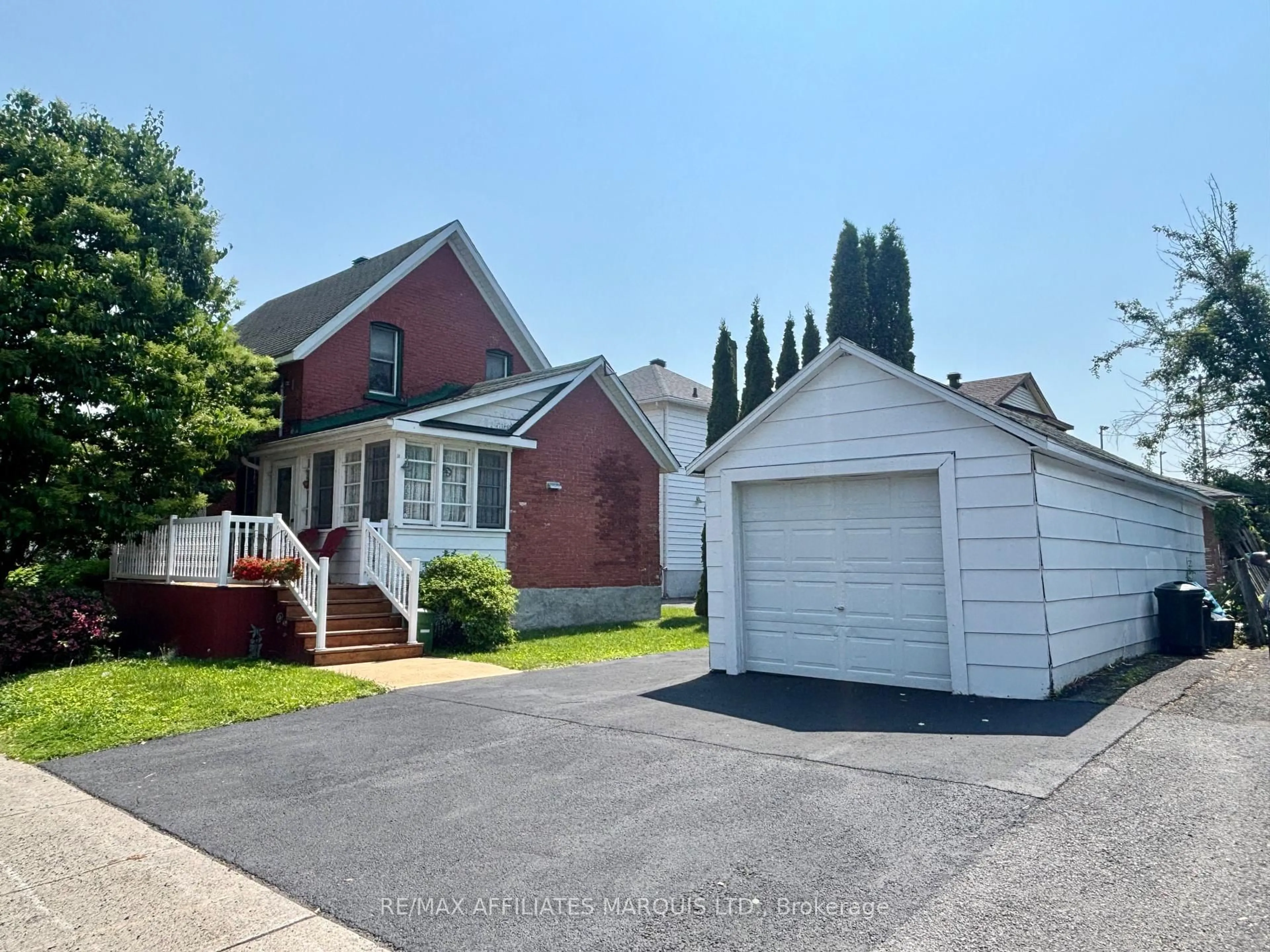 A pic from outside/outdoor area/front of a property/back of a property/a pic from drone, street for 101 Seventh St, Cornwall Ontario K6J 2Y1