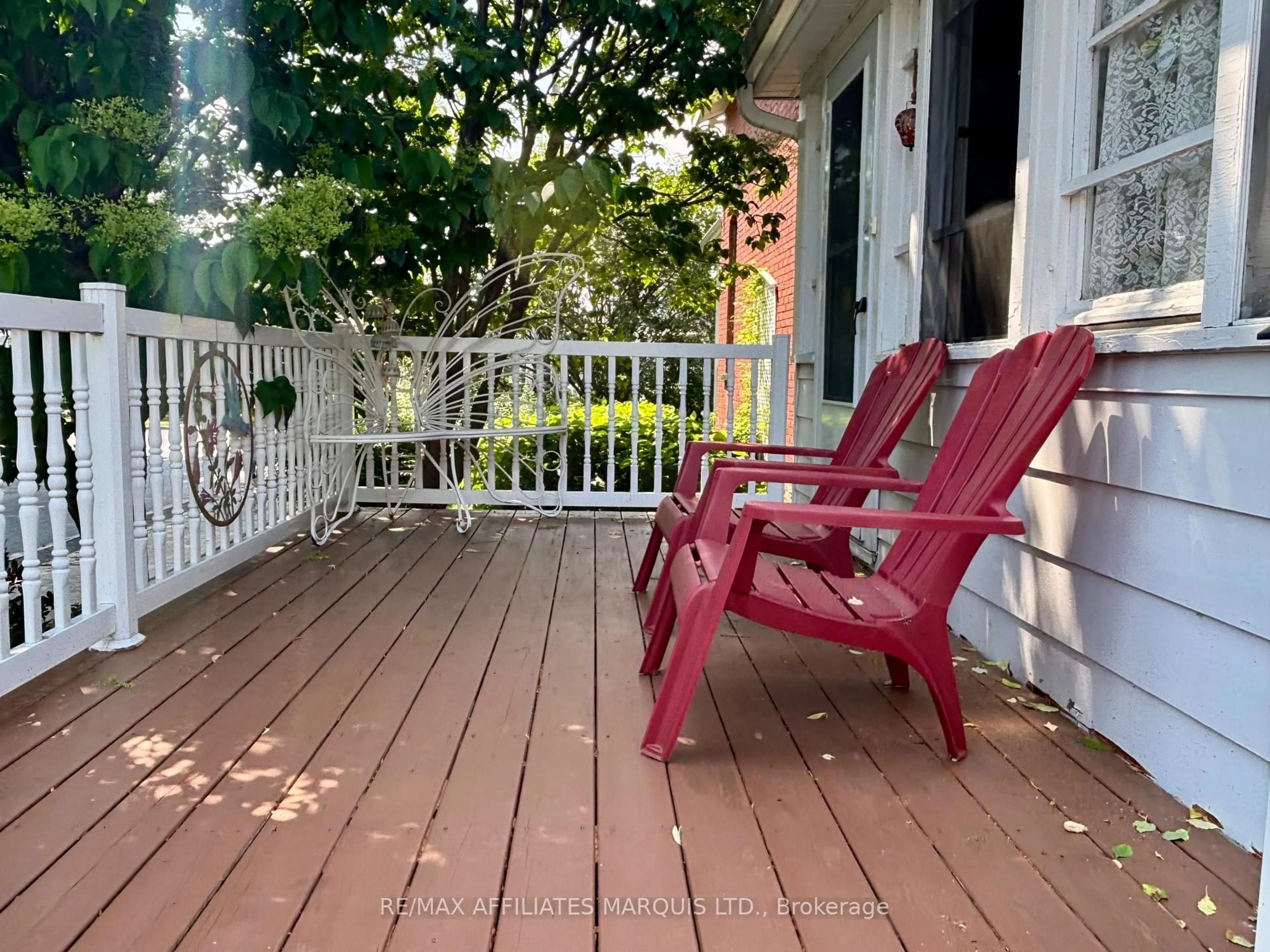 Patio, street for 101 Seventh St, Cornwall Ontario K6J 2Y1