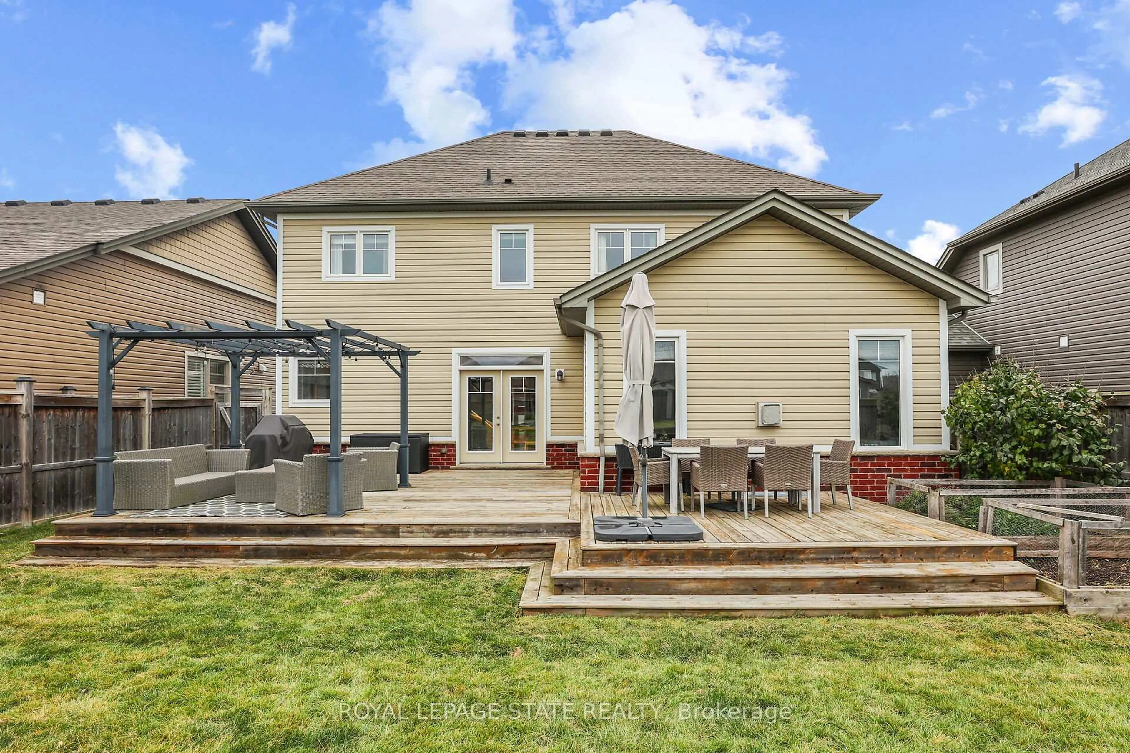 Patio, unknown for 14 Gateway Ave, West Lincoln Ontario L0R 2A0