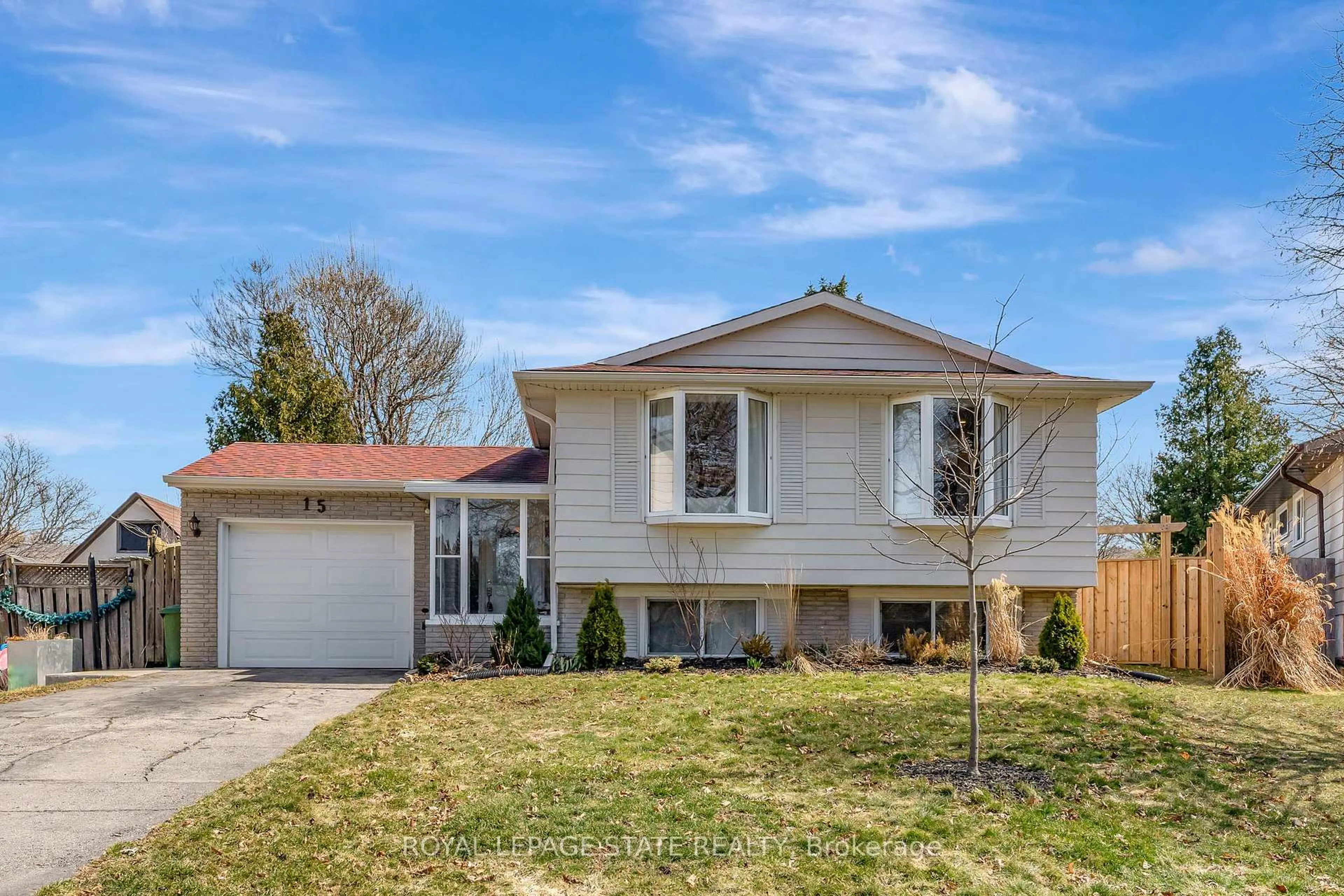 Home with vinyl exterior material, street for 15 Elsa Crt, Hamilton Ontario L9C 4R7
