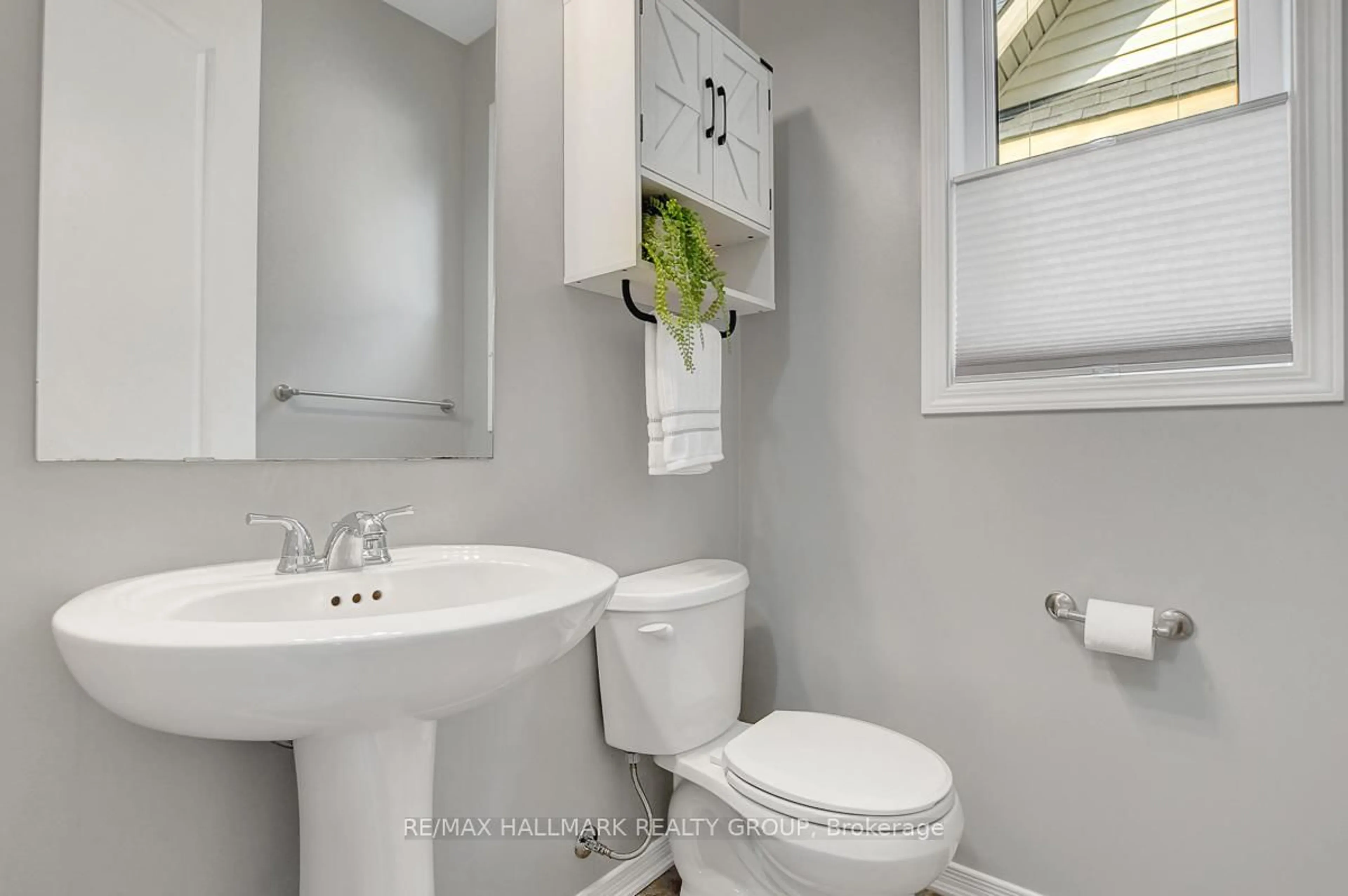 Standard bathroom, ceramic/tile floor for 1206 De Pencier Dr, North Grenville Ontario K0G 1J0