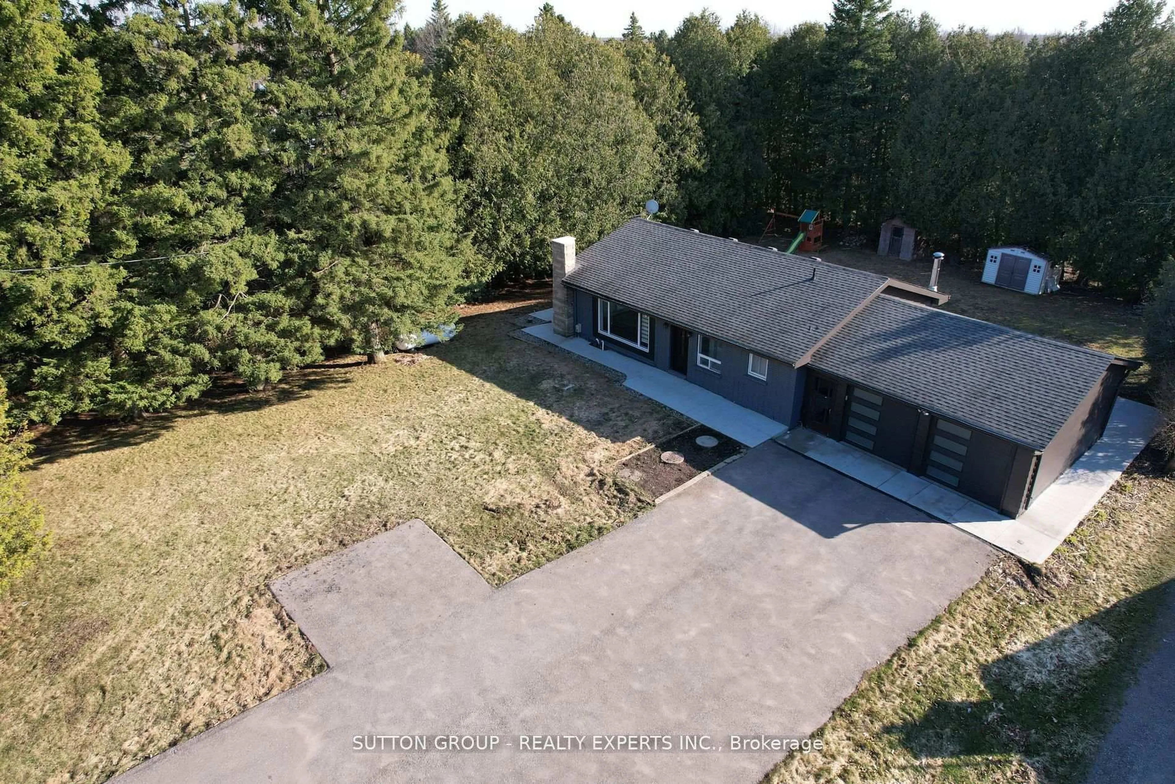 A pic from outside/outdoor area/front of a property/back of a property/a pic from drone, unknown for 4934 Trafalgar Rd, Erin Ontario N0B 1H0