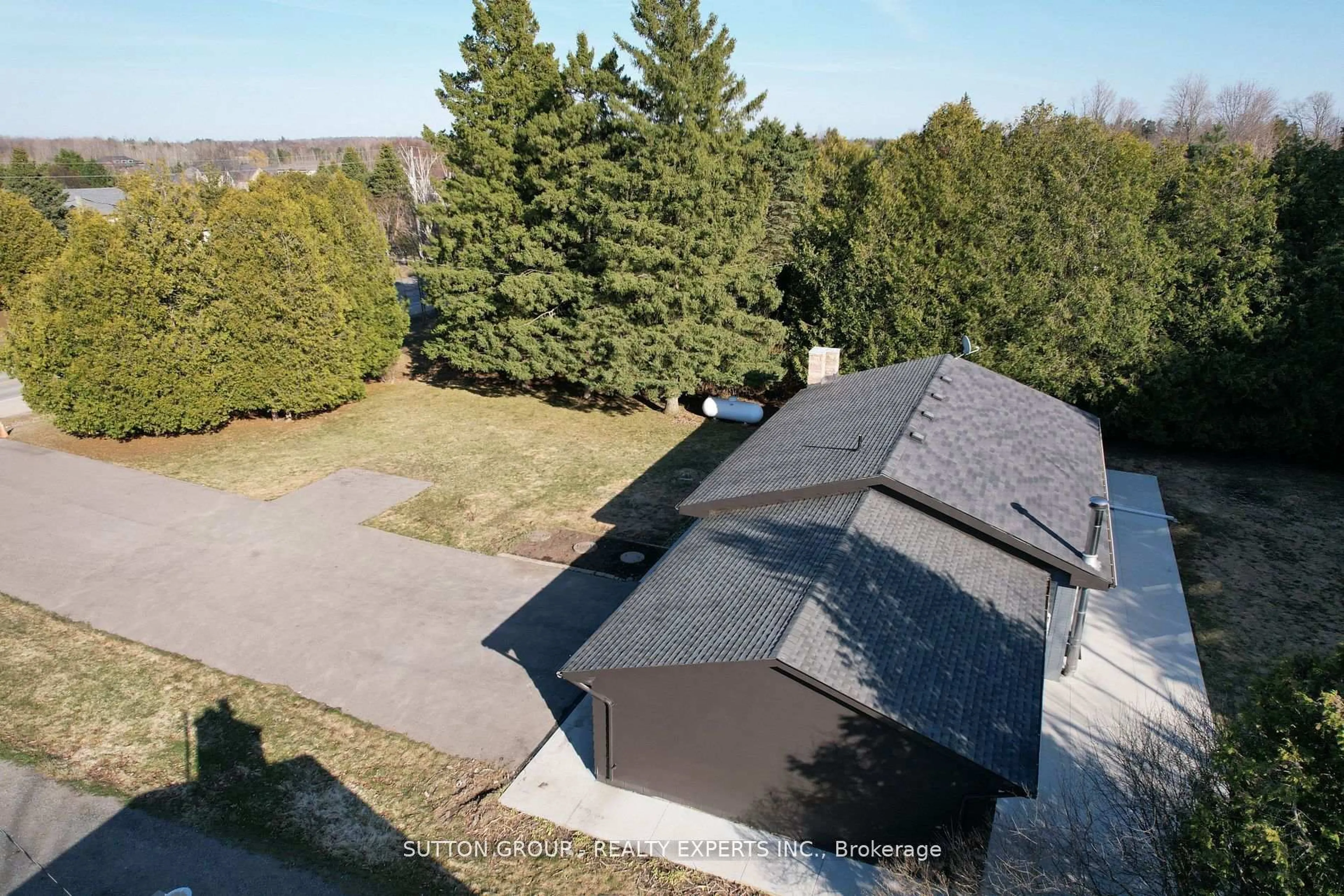 A pic from outside/outdoor area/front of a property/back of a property/a pic from drone, unknown for 4934 Trafalgar Rd, Erin Ontario N0B 1H0