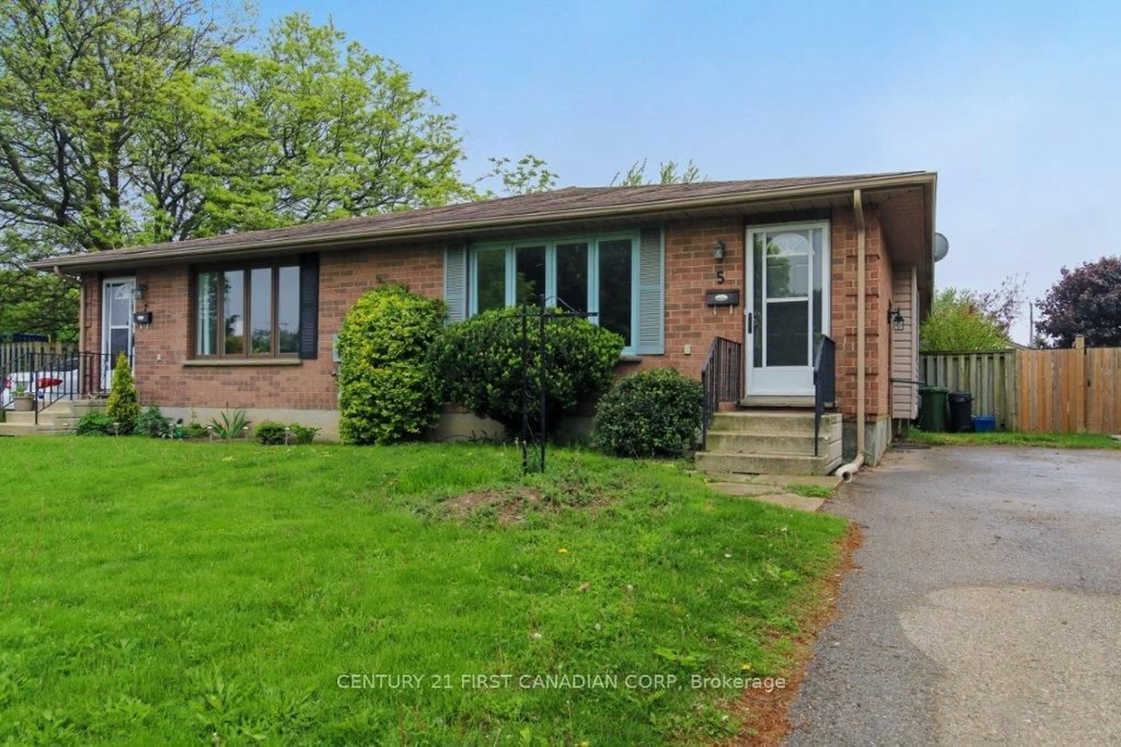 Home with brick exterior material, street for 5 Golding Pl, St. Thomas Ontario N5R 6B6