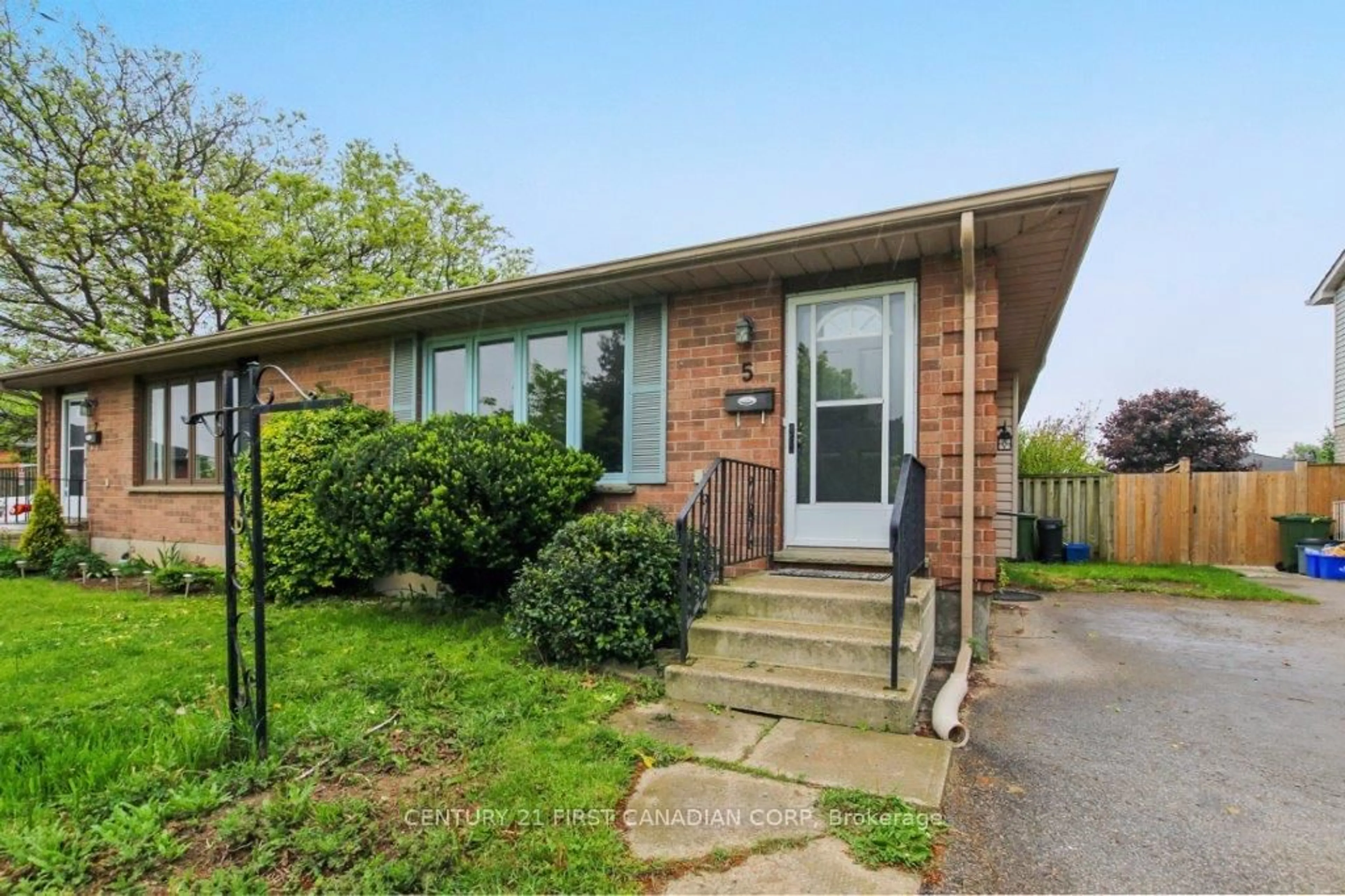 Home with brick exterior material, street for 5 Golding Pl, St. Thomas Ontario N5R 6B6