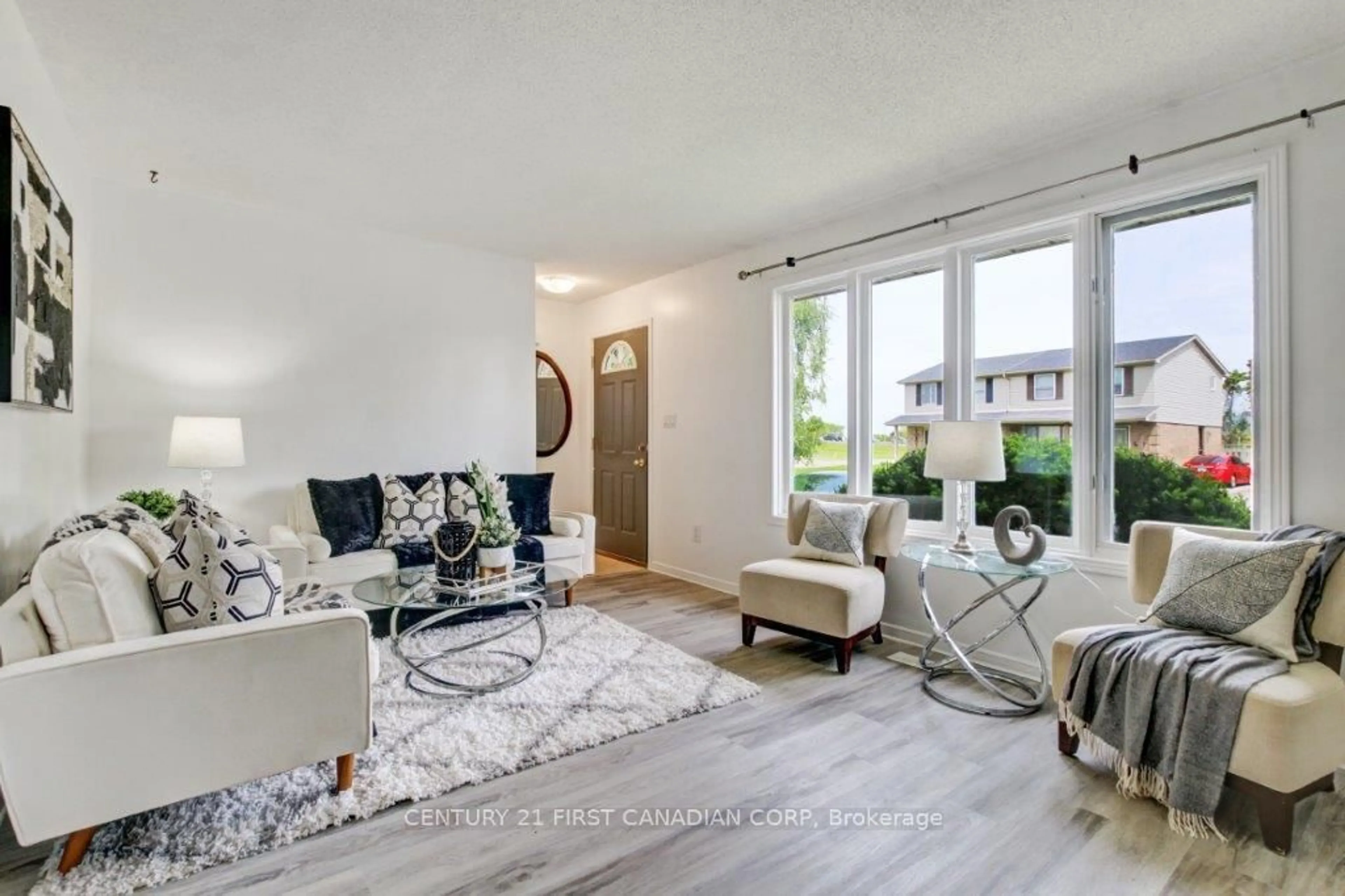 Living room with furniture, unknown for 5 Golding Pl, St. Thomas Ontario N5R 6B6